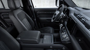 Land Rover Defender V8 MY22 - dash