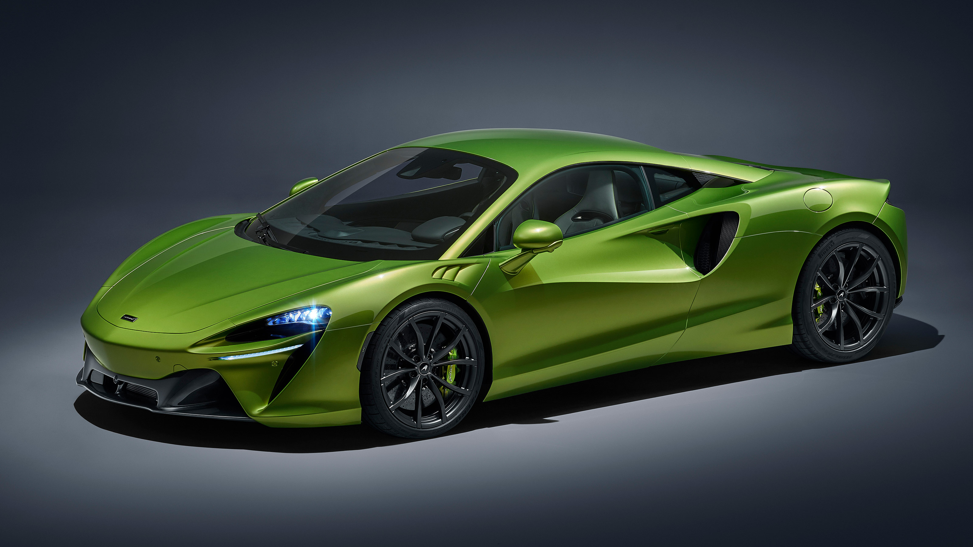 McLaren Artura front