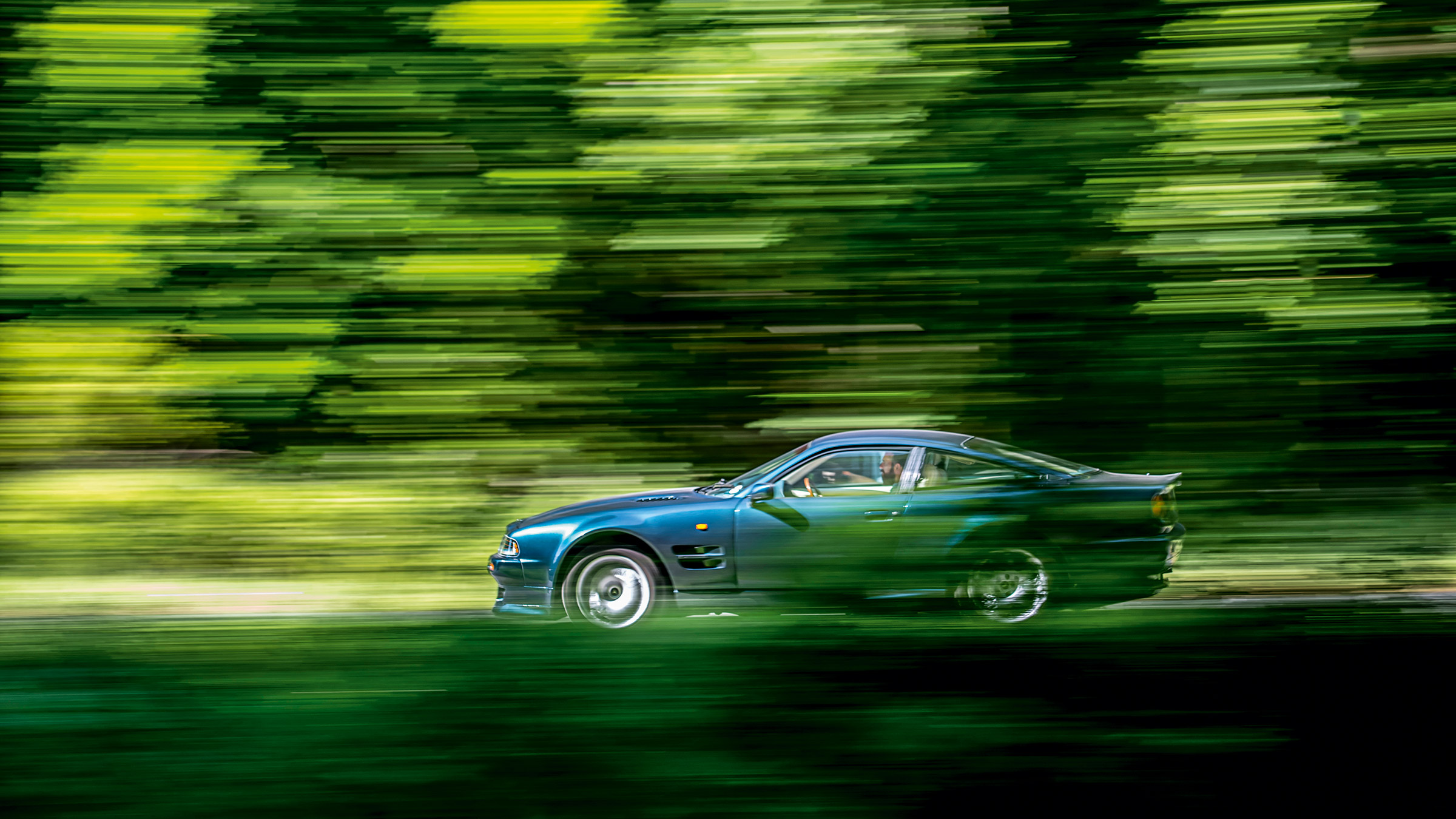 Aston Martin Vantage V550 - pan