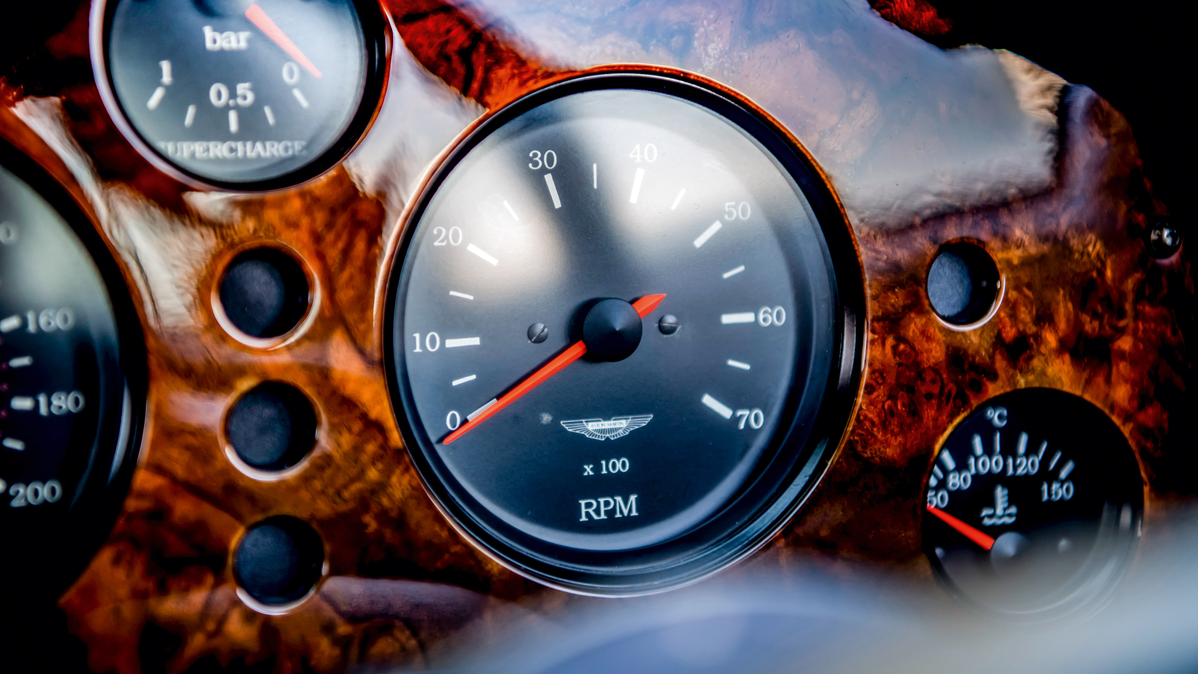Aston Martin Vantage V550 - dial