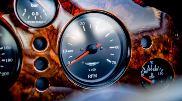 Aston Martin Vantage V550 - dial