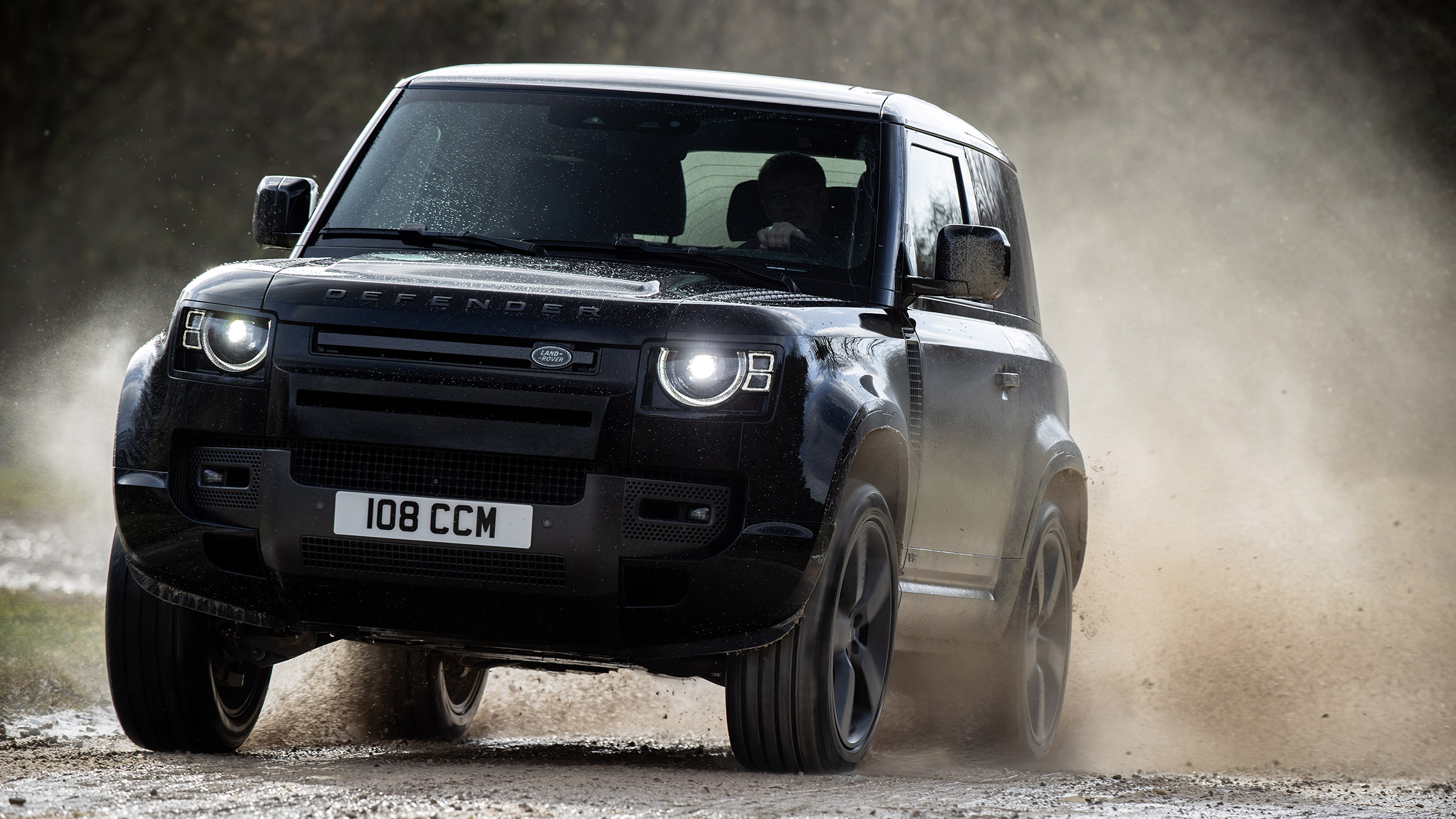 Land Rover Defender V8 MY22 - header