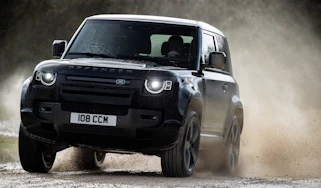 Land Rover Defender V8 MY22 - header