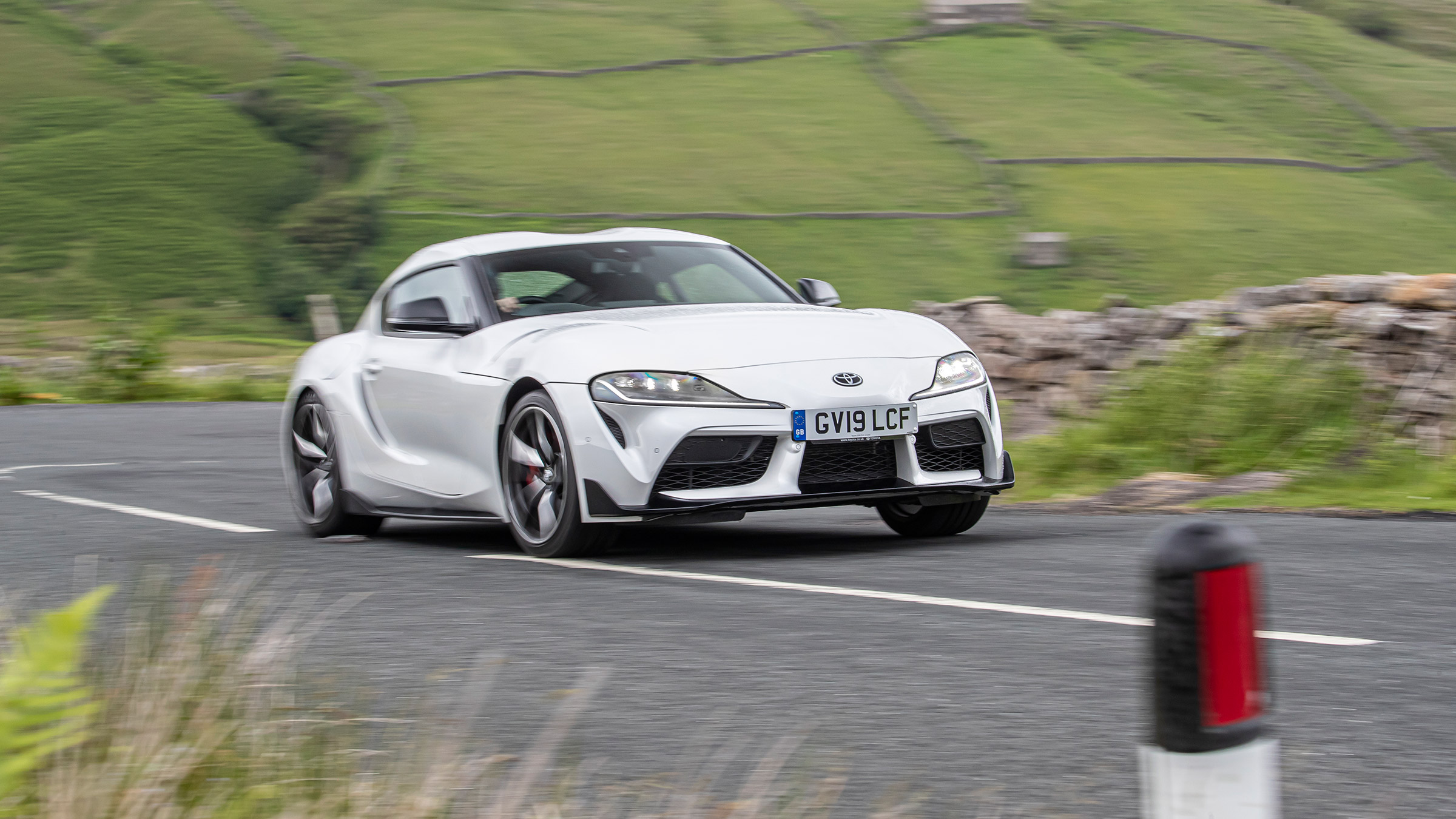 BMW M2 Competition vs Toyota GR Supra - supra corner 1