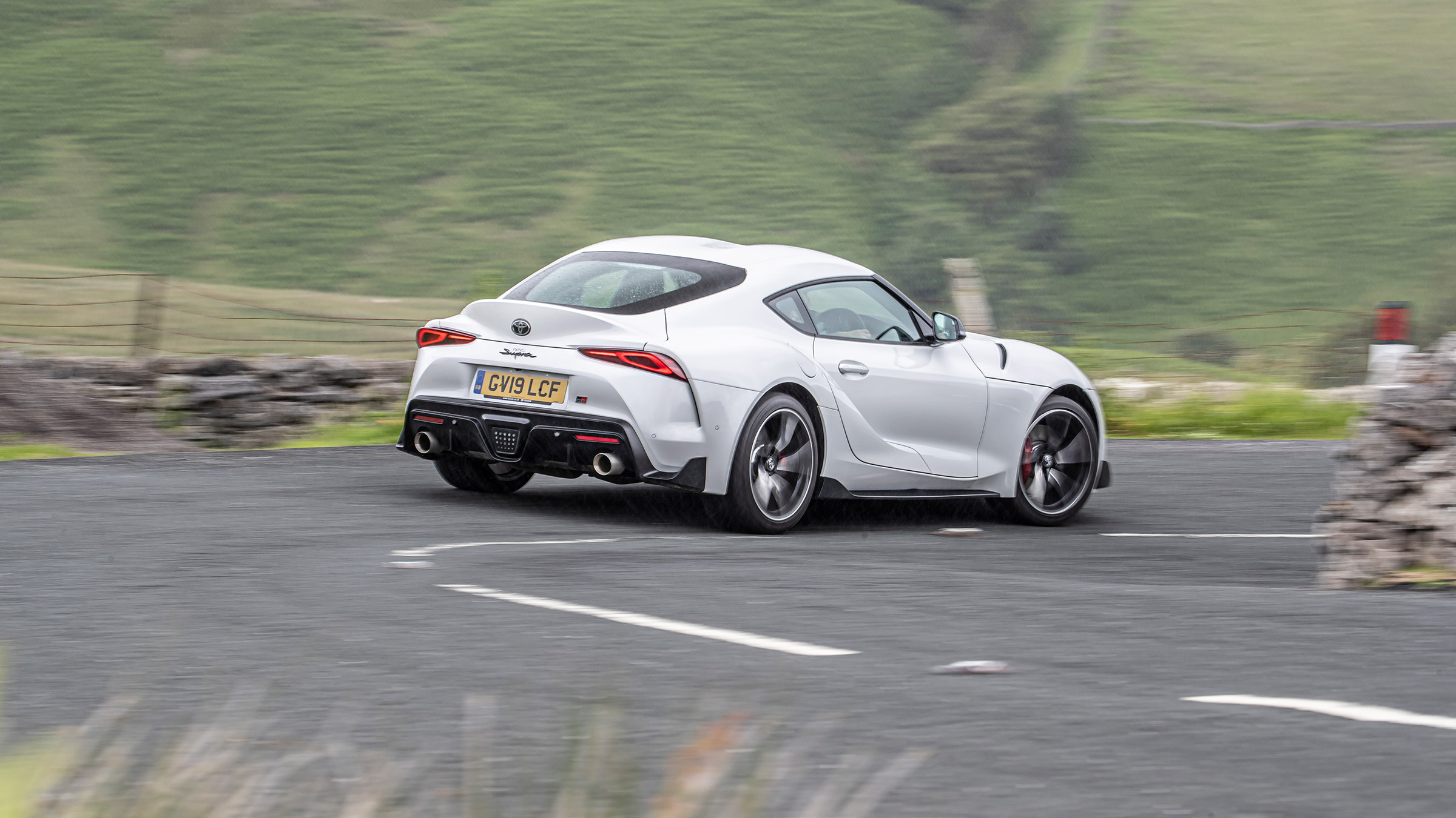 BMW M2 Competition vs Toyota GR Supra - supra corner