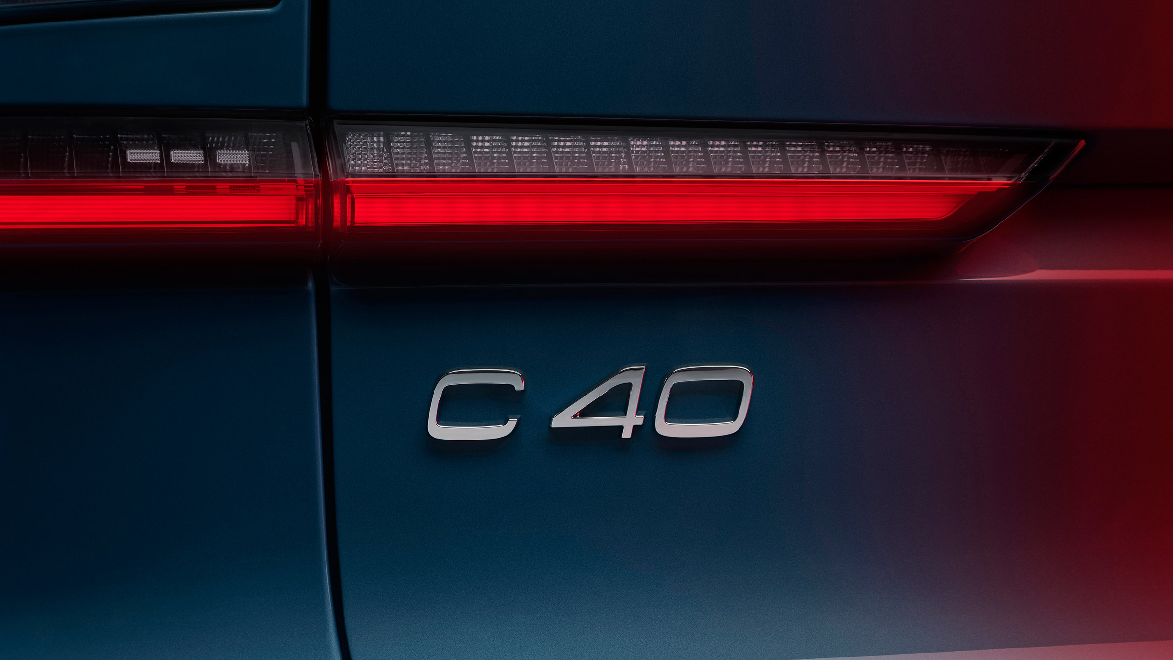 Volvo C40 Recharge light