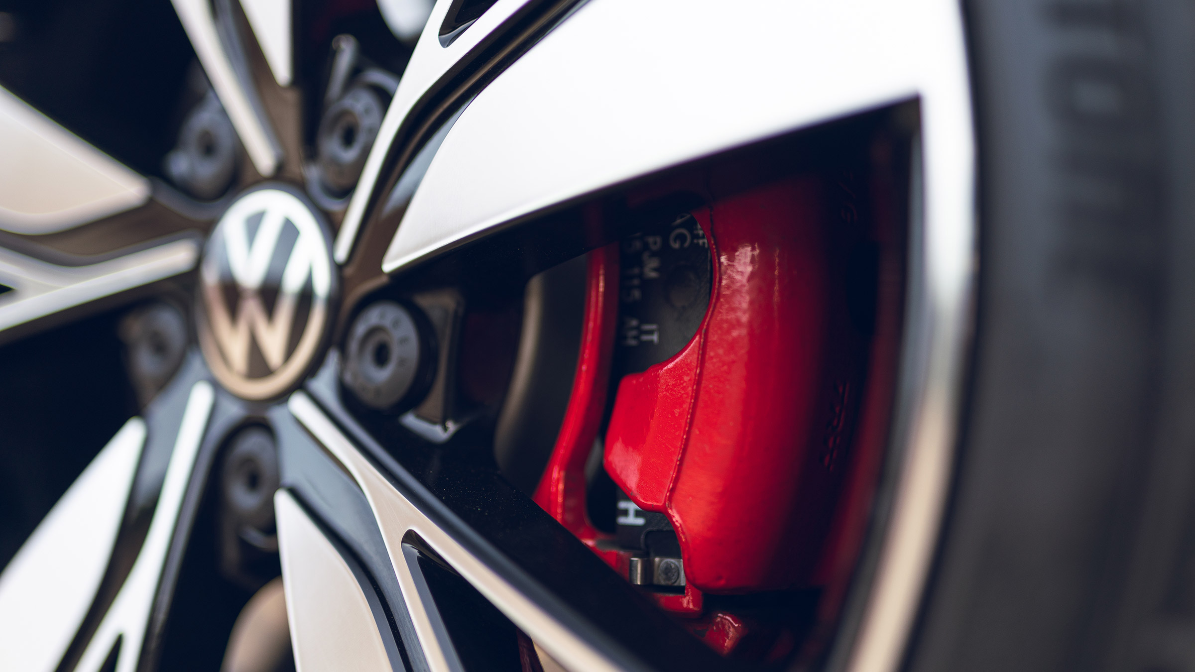 Volkswagen Golf GTD 2021 review - wheel