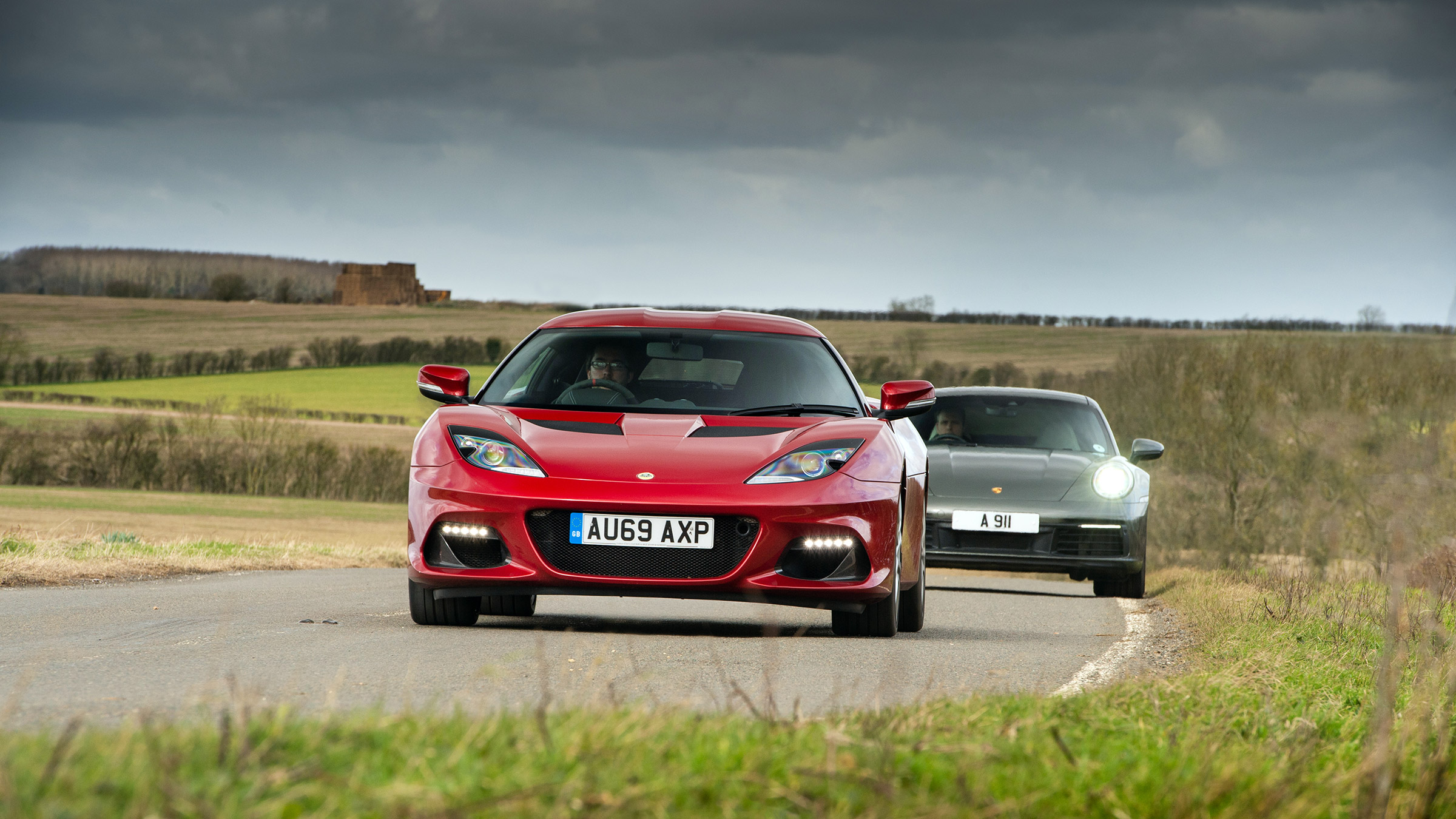 Porsche 911 Carrera vs Lotus Evora GT410 – fronts