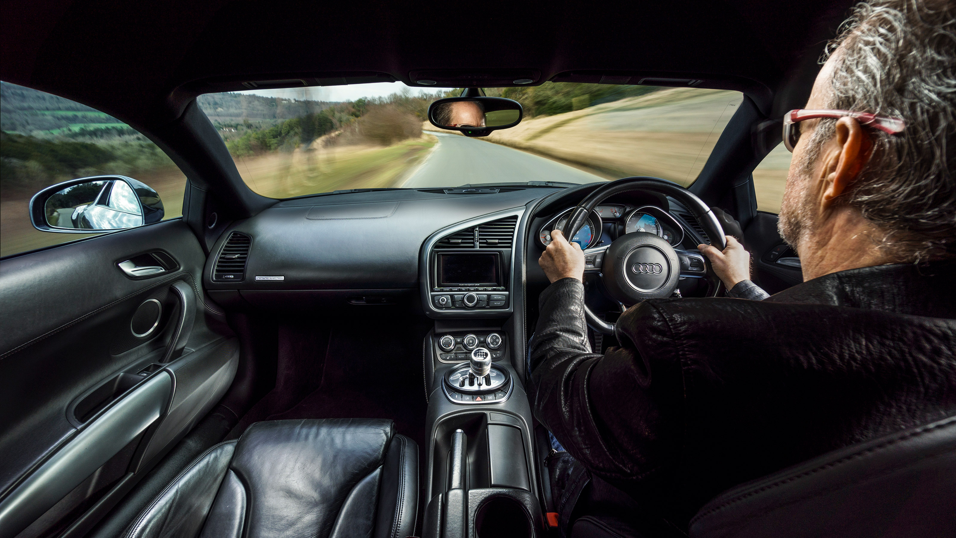 Audi R8 V8 car pictures