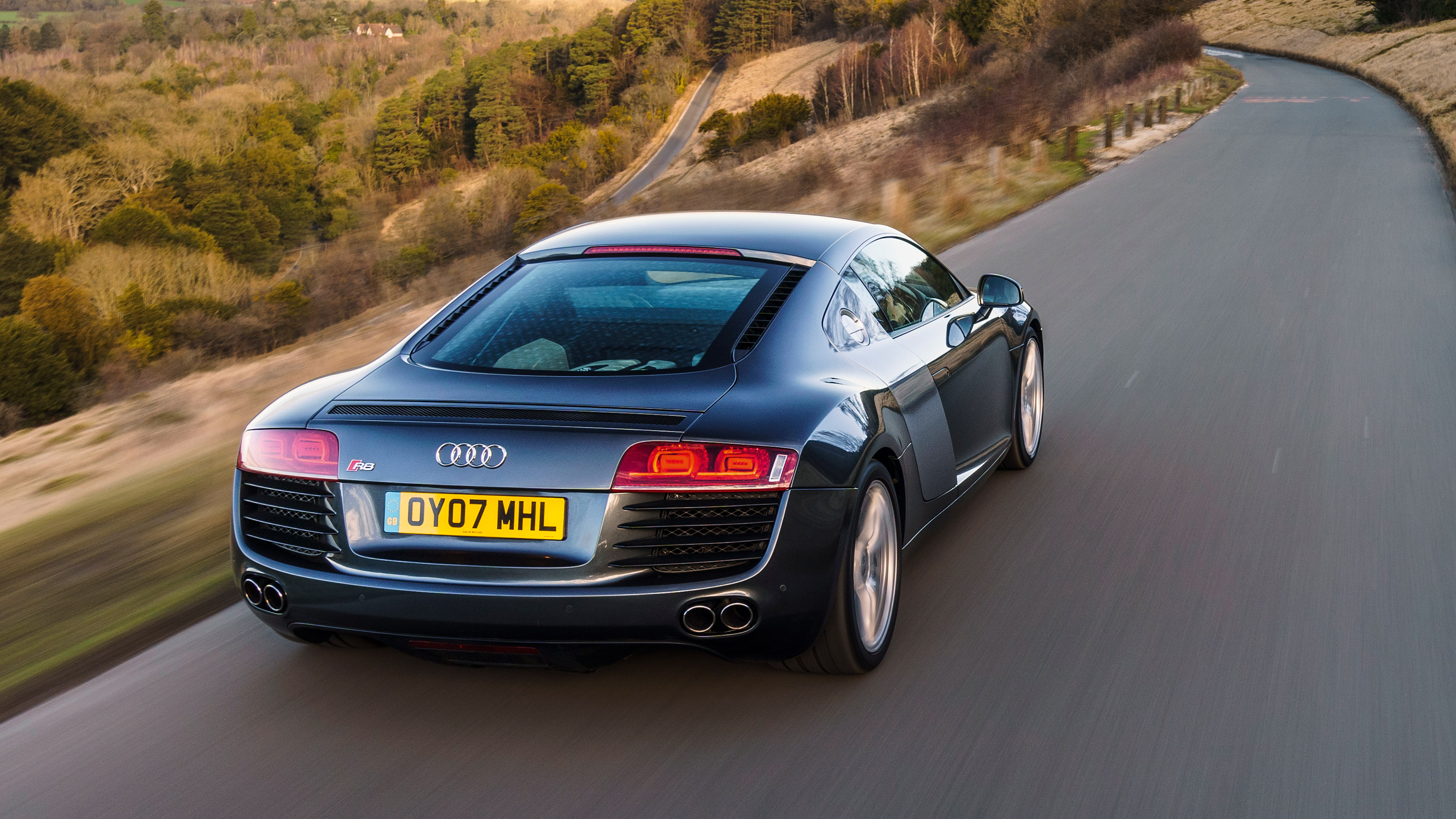 Audi R8 V8 car pictures