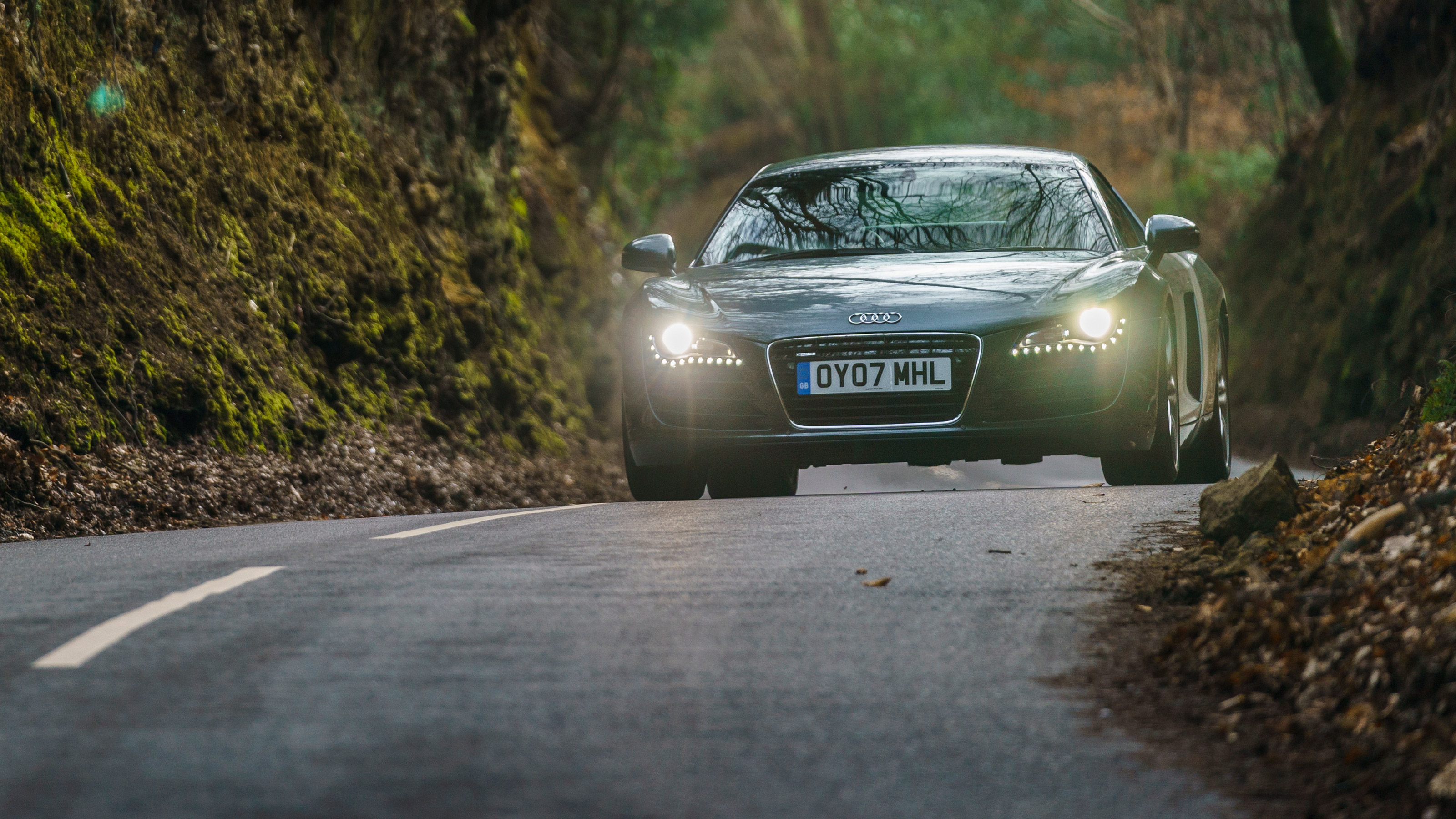 Audi R8 V8 car pictures