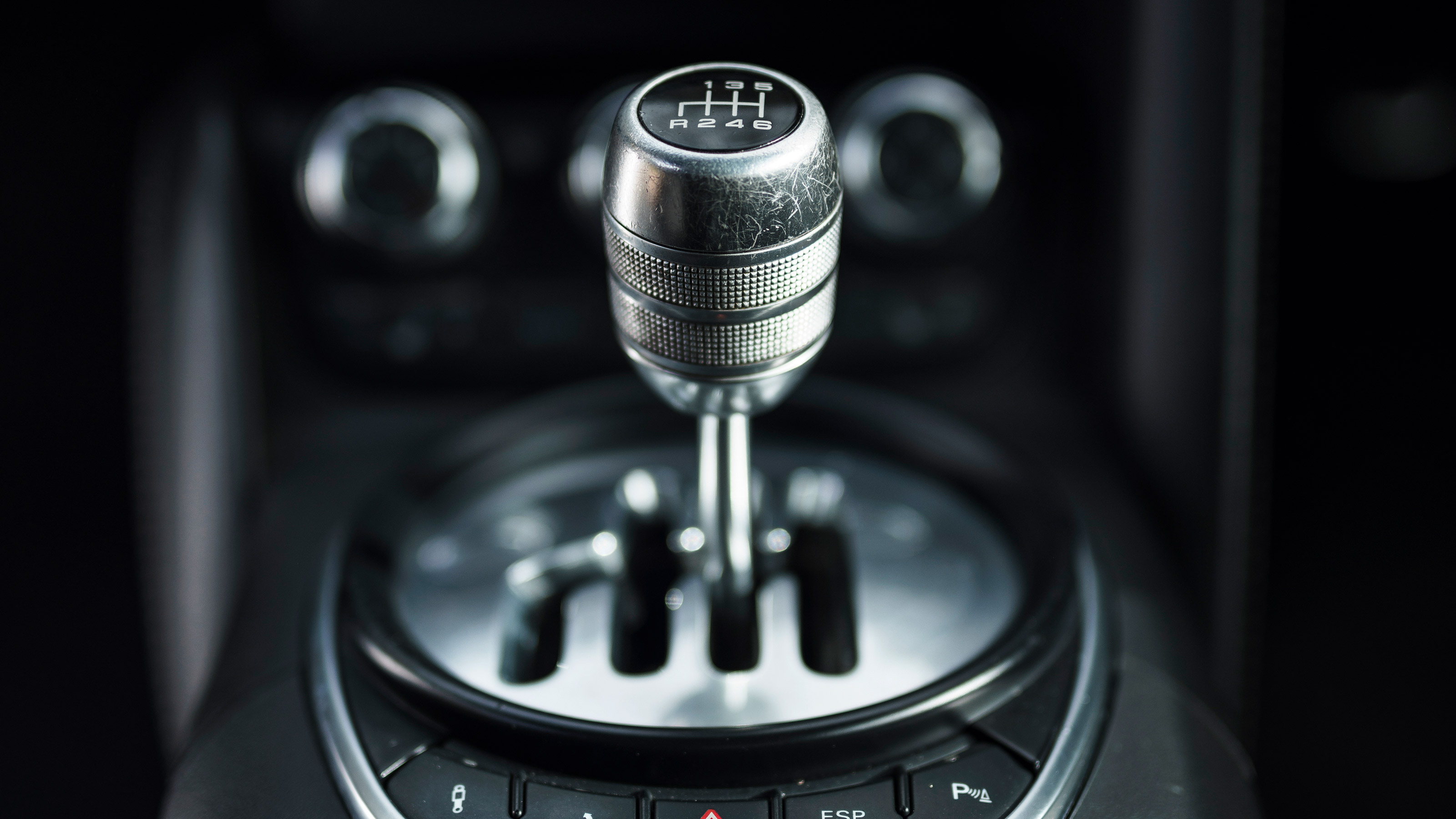 Audi R8 V8 car pictures