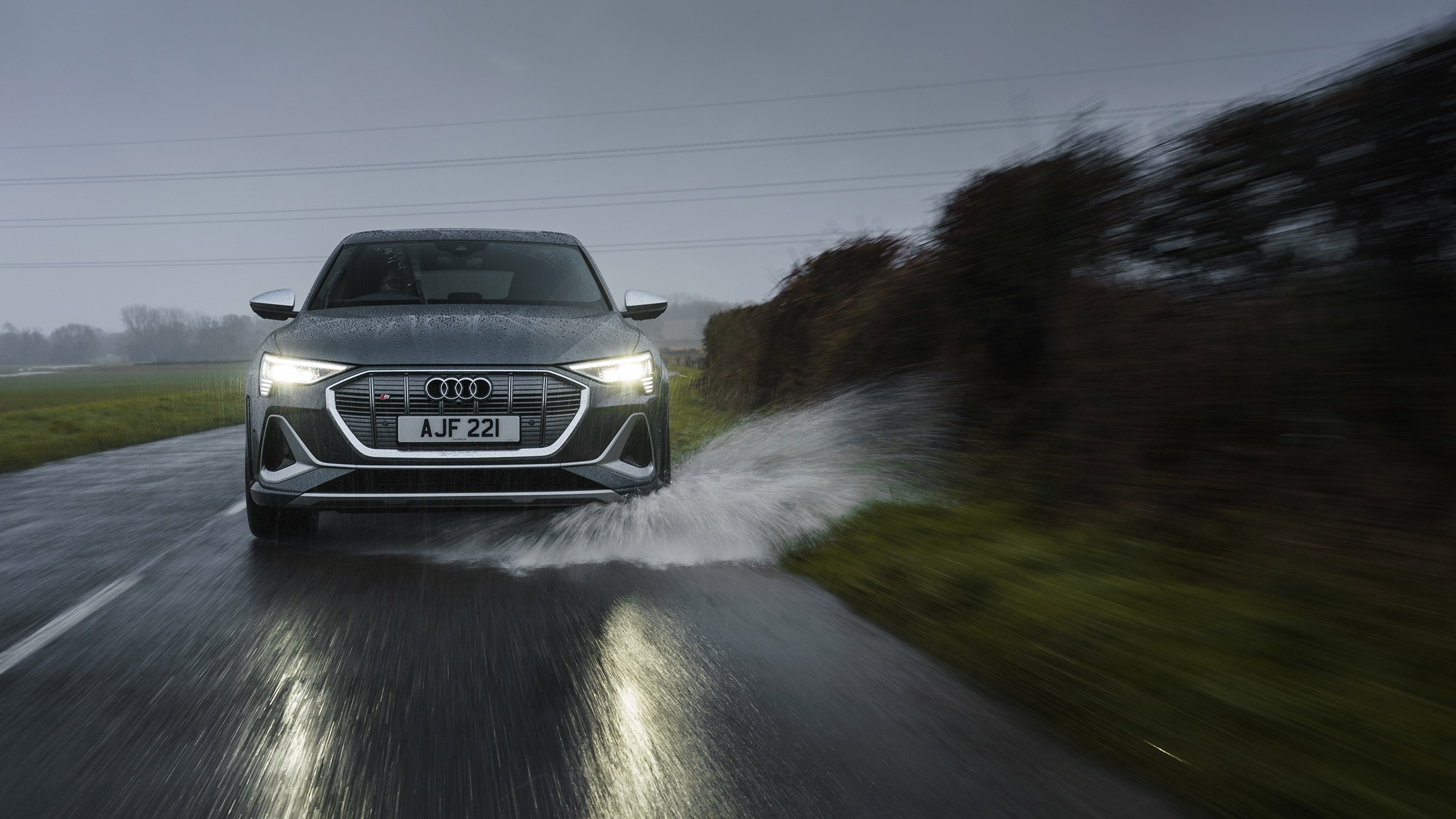 Audi e-tron S Sportback - front tracking