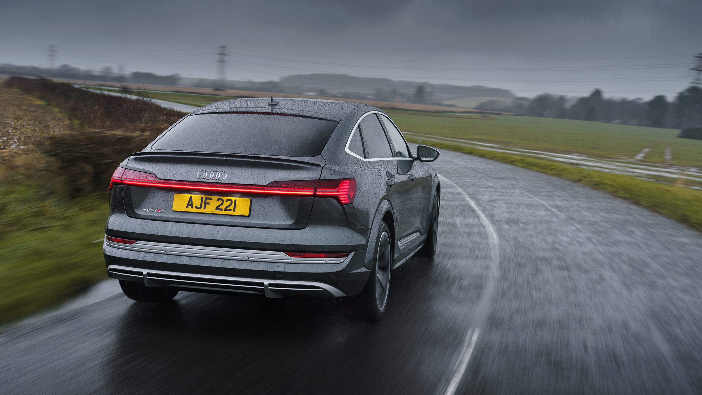 Audi e-tron S Sportback - rear tracking