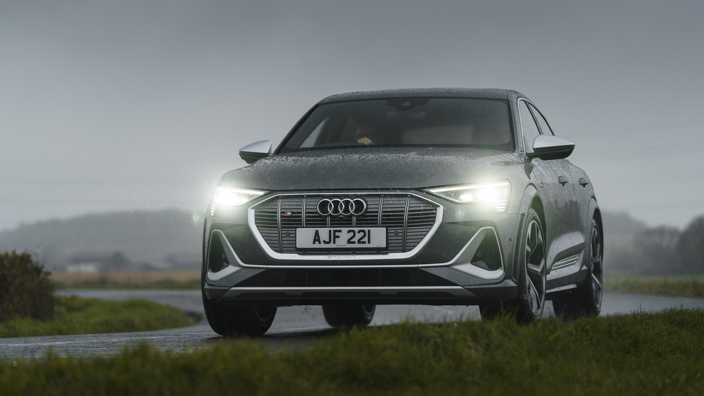 Audi e-tron S Sportback - front cornering