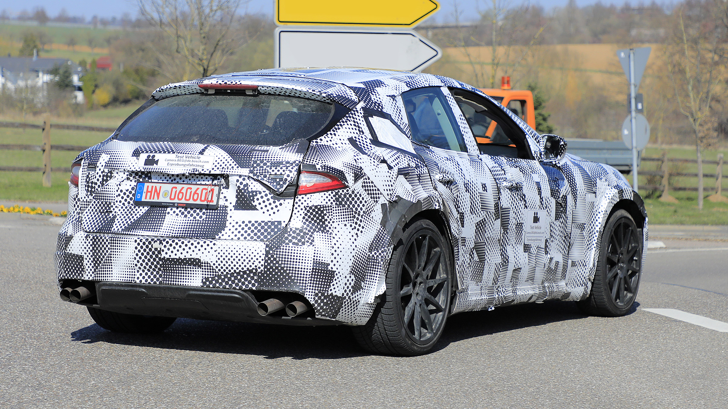 Ferrari Purosangue close up – tail