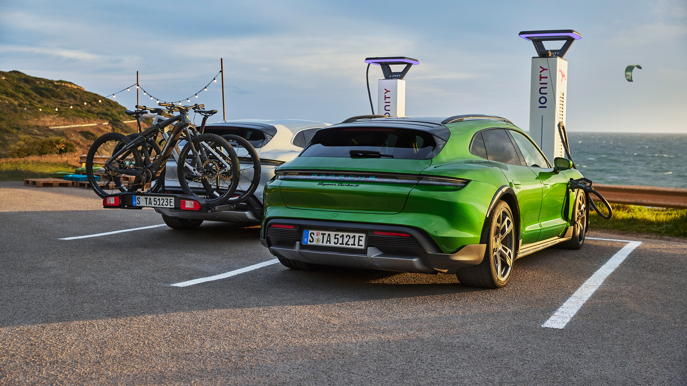 Porsche Taycan Cross Turismo - park 2