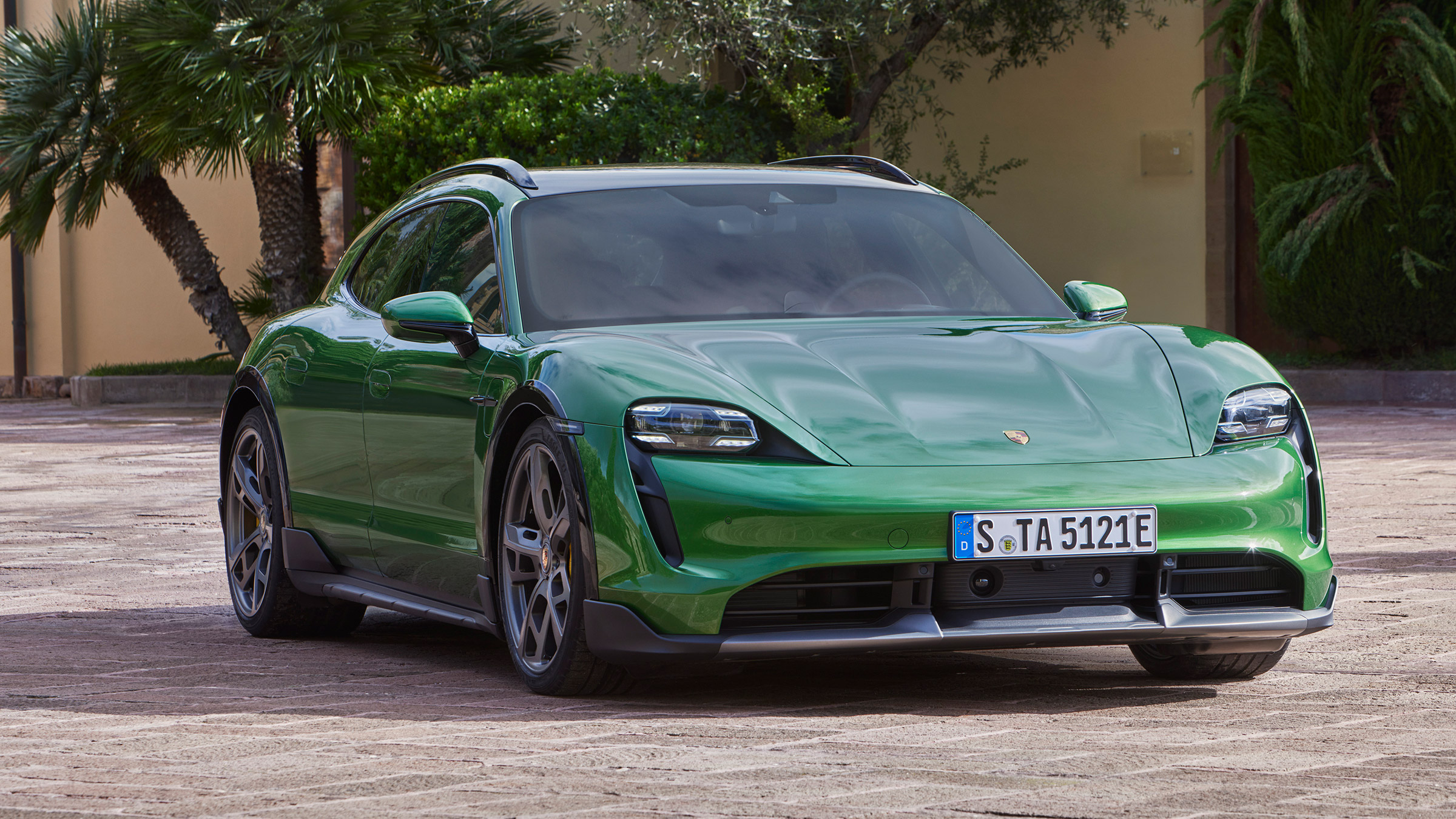 Porsche Taycan Cross Turismo - Turbo S front static