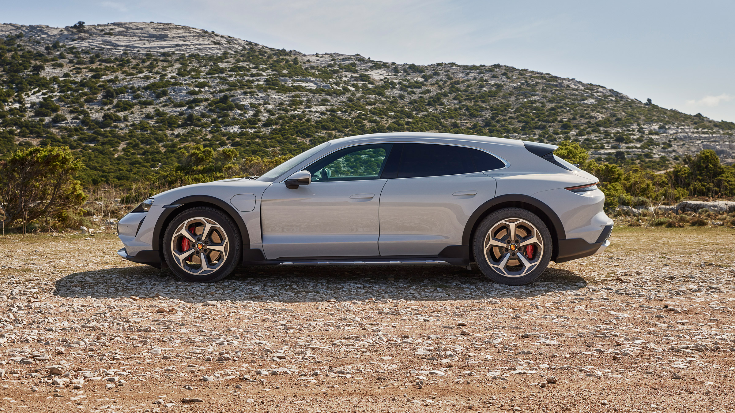 Porsche Taycan Cross Turismo - 4S side static