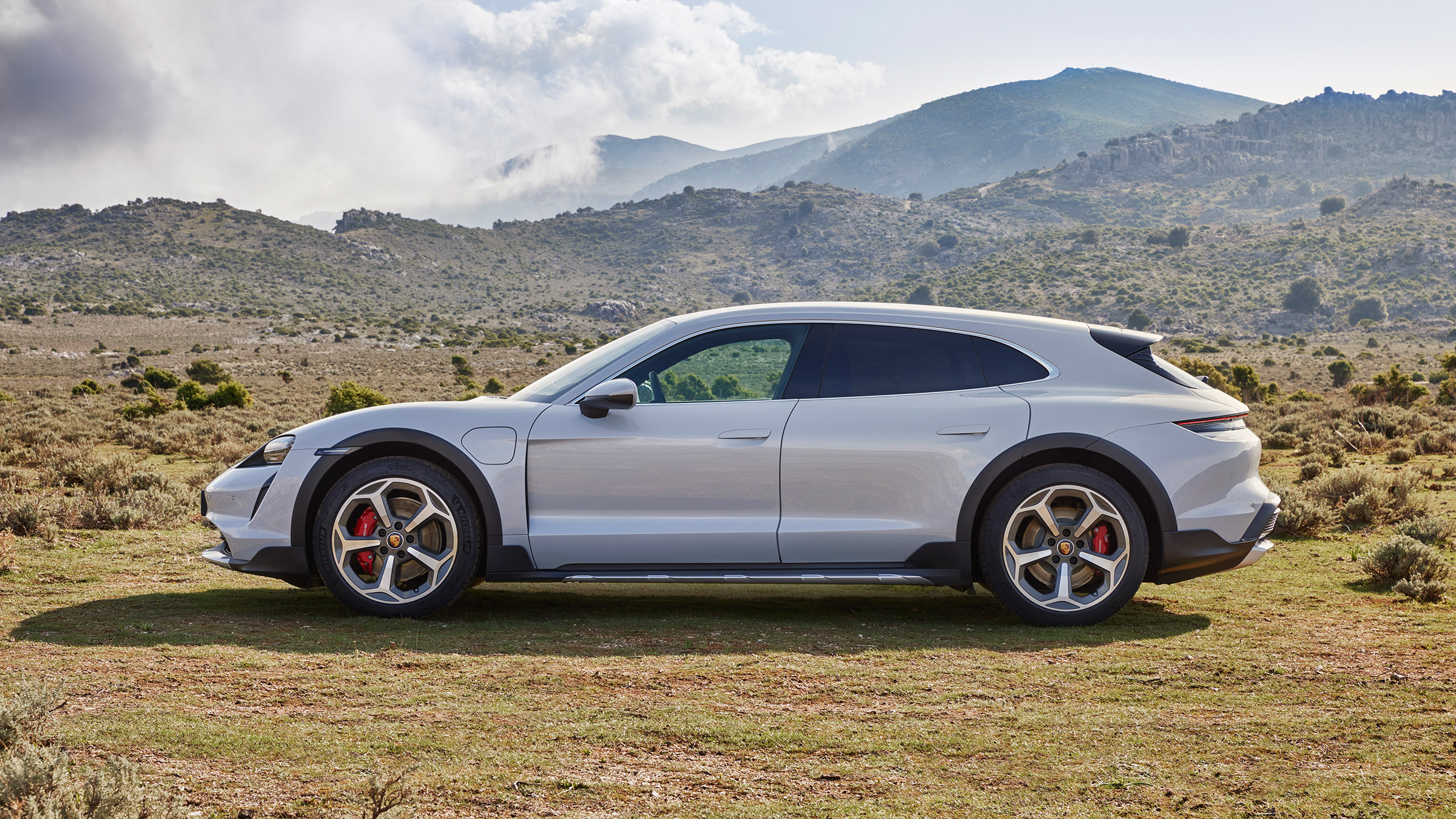 Porsche Taycan Cross Turismo - 4S side