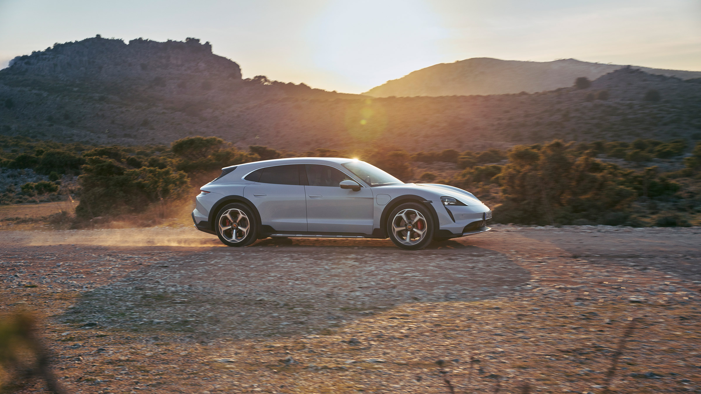 Porsche Taycan Cross Turismo - 4S profile