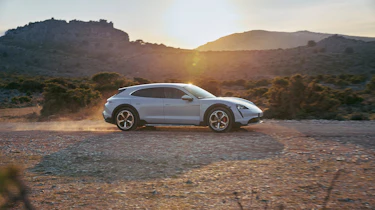 Porsche Taycan Cross Turismo - 4S profile