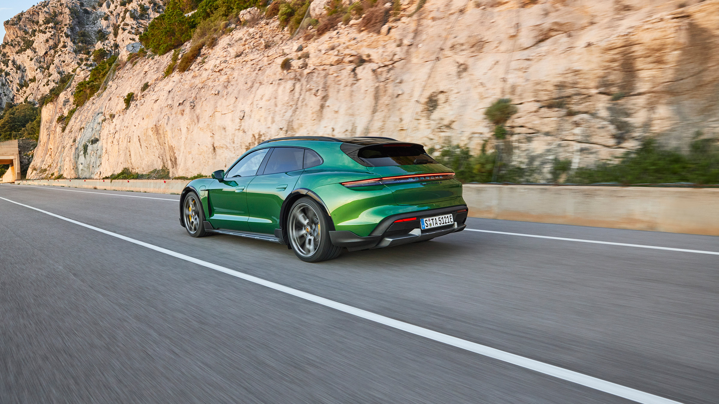 Porsche Taycan Cross Turismo - Turbo S rear tracking