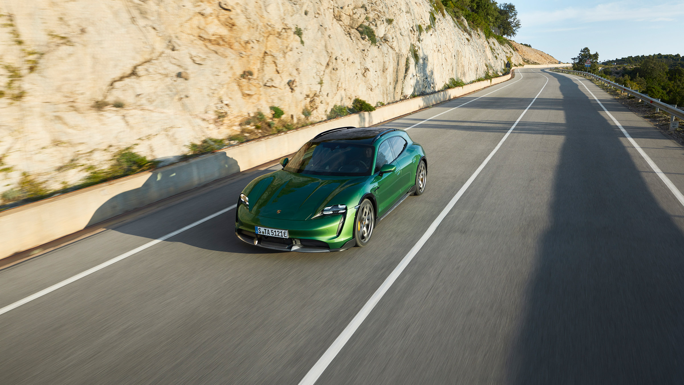 Porsche Taycan Cross Turismo - Turbo S nose