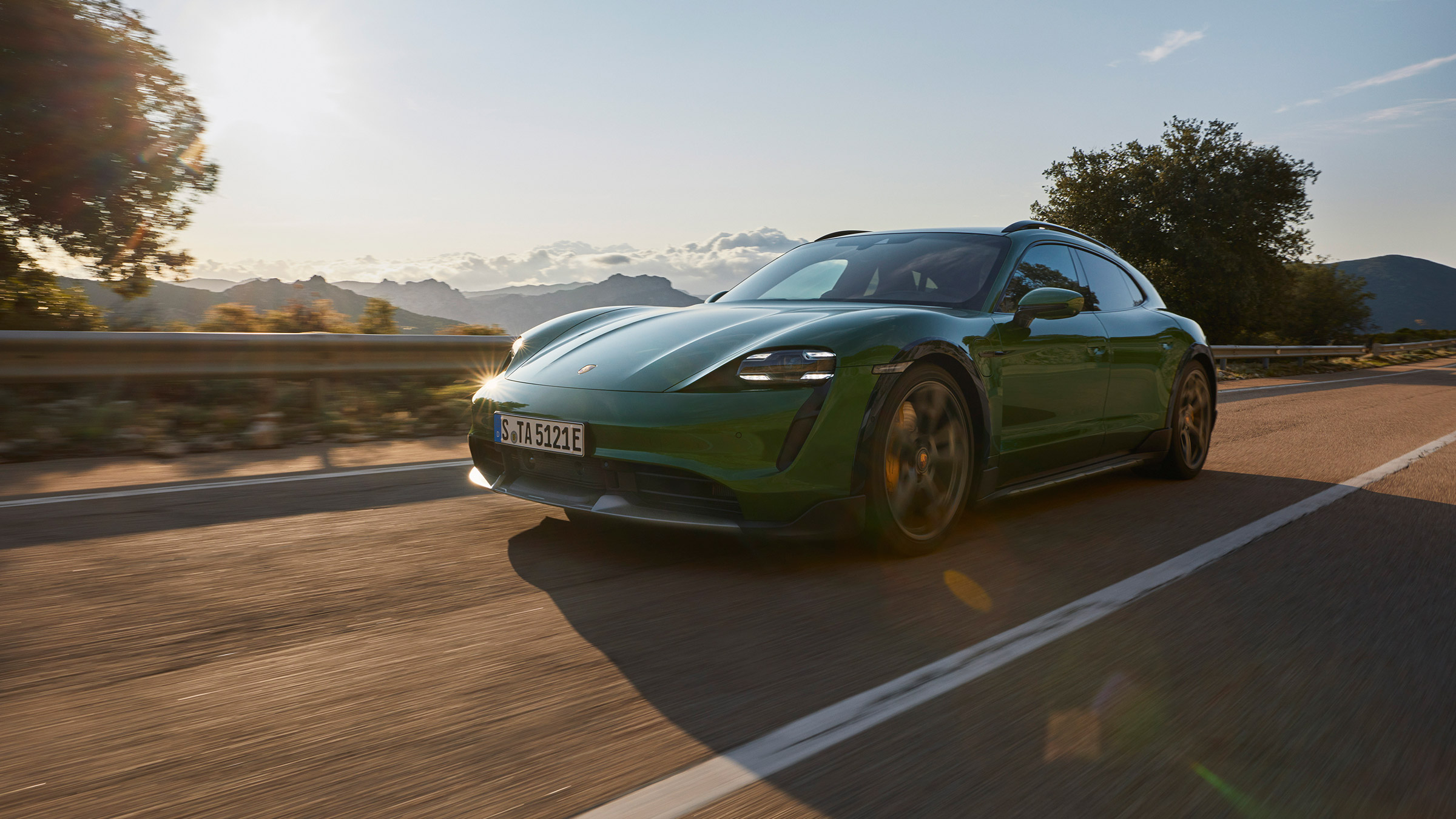 Porsche Taycan Cross Turismo - Turbo S front