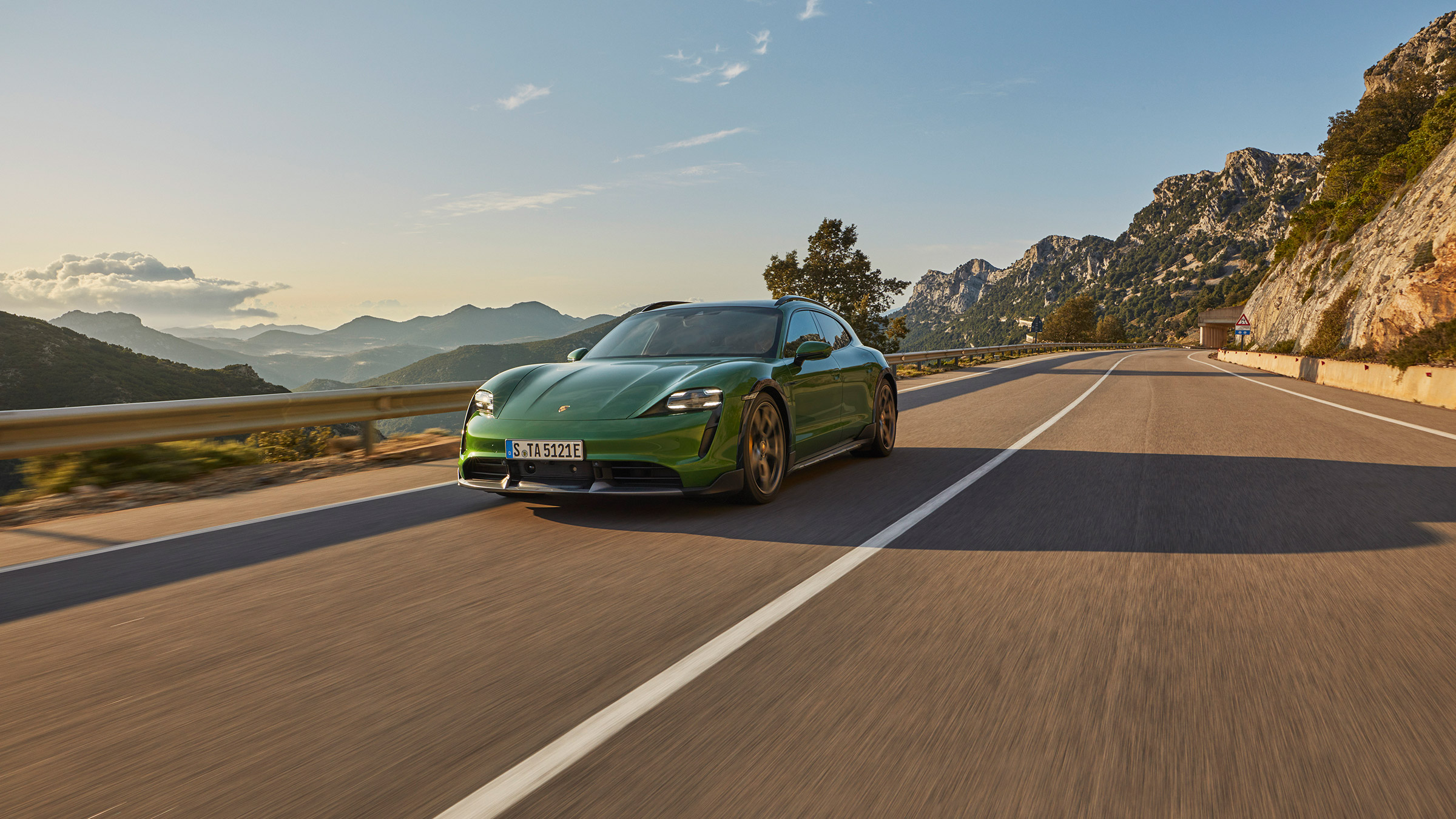 Porsche Taycan Cross Turismo - Turbo S tracking