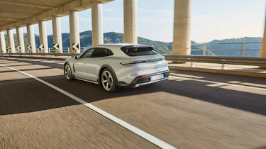 Porsche Taycan Cross Turismo - 4S rear tracking