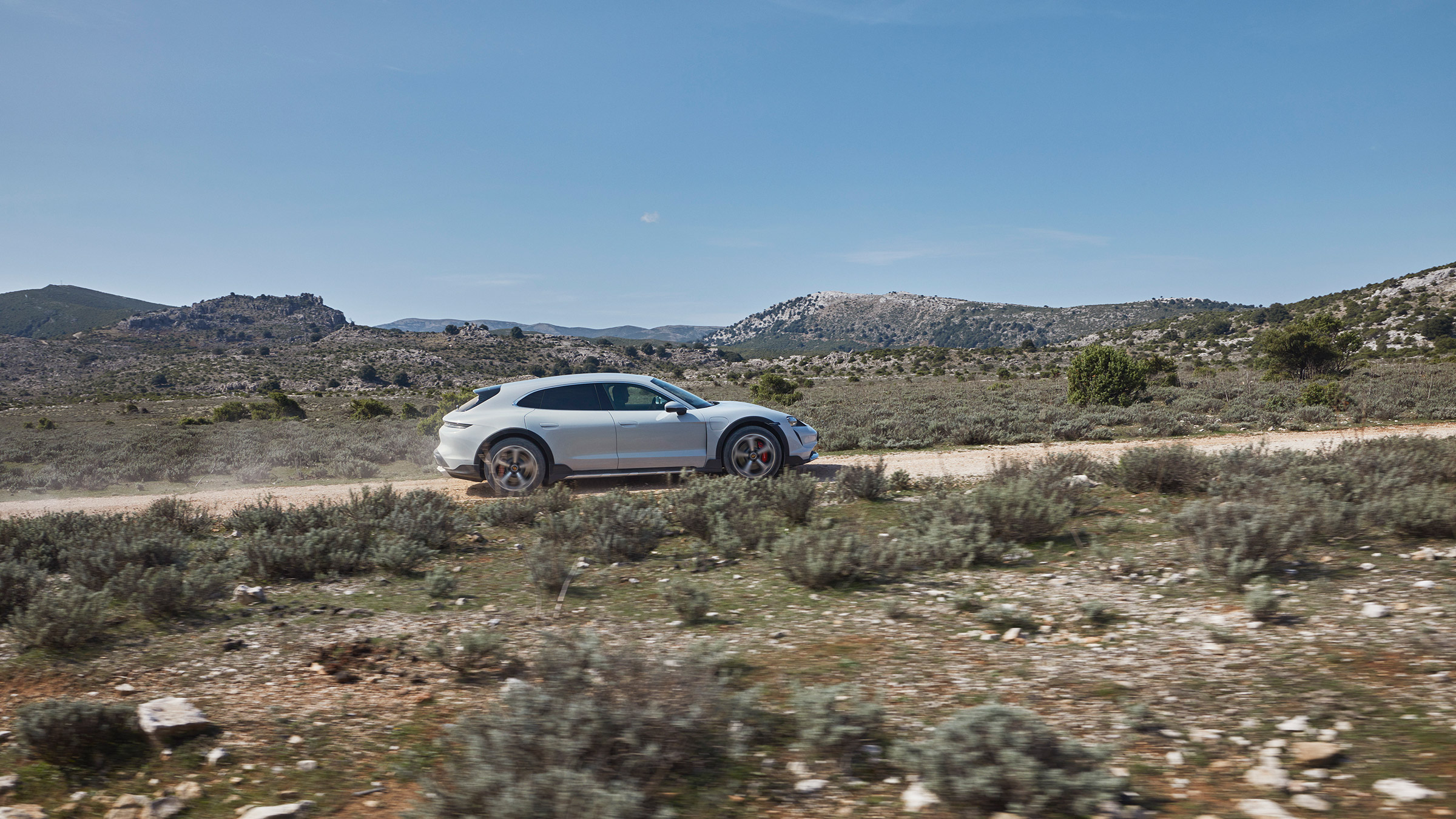 Porsche Taycan Cross Turismo - profile