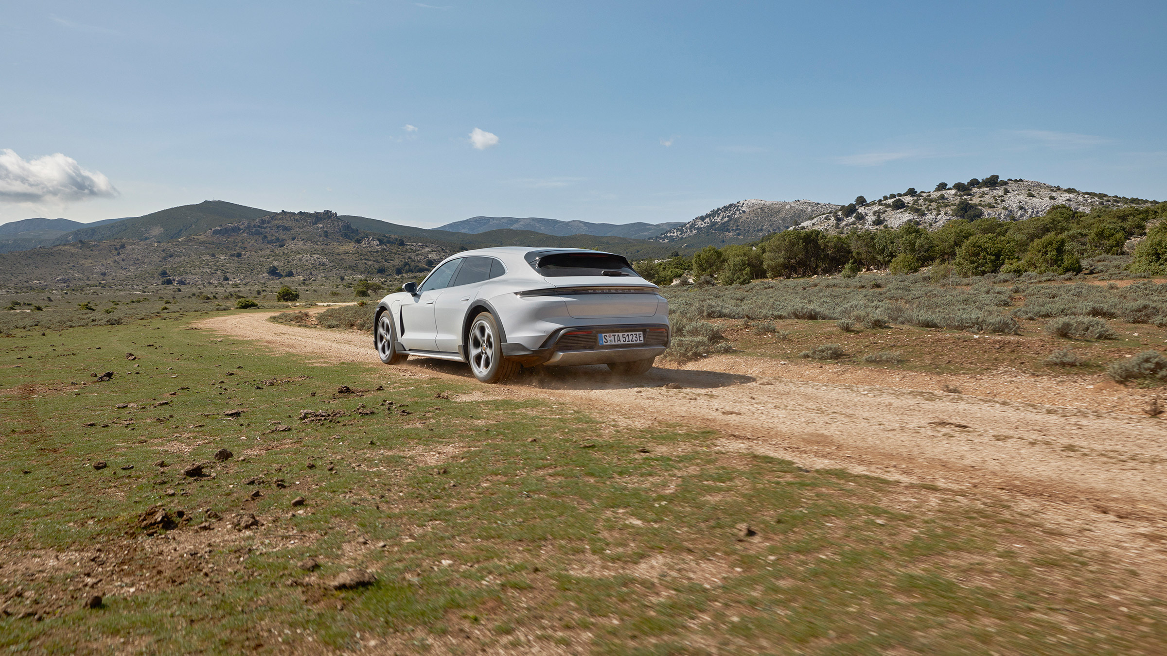 Porsche Taycan Cross Turismo - rear q