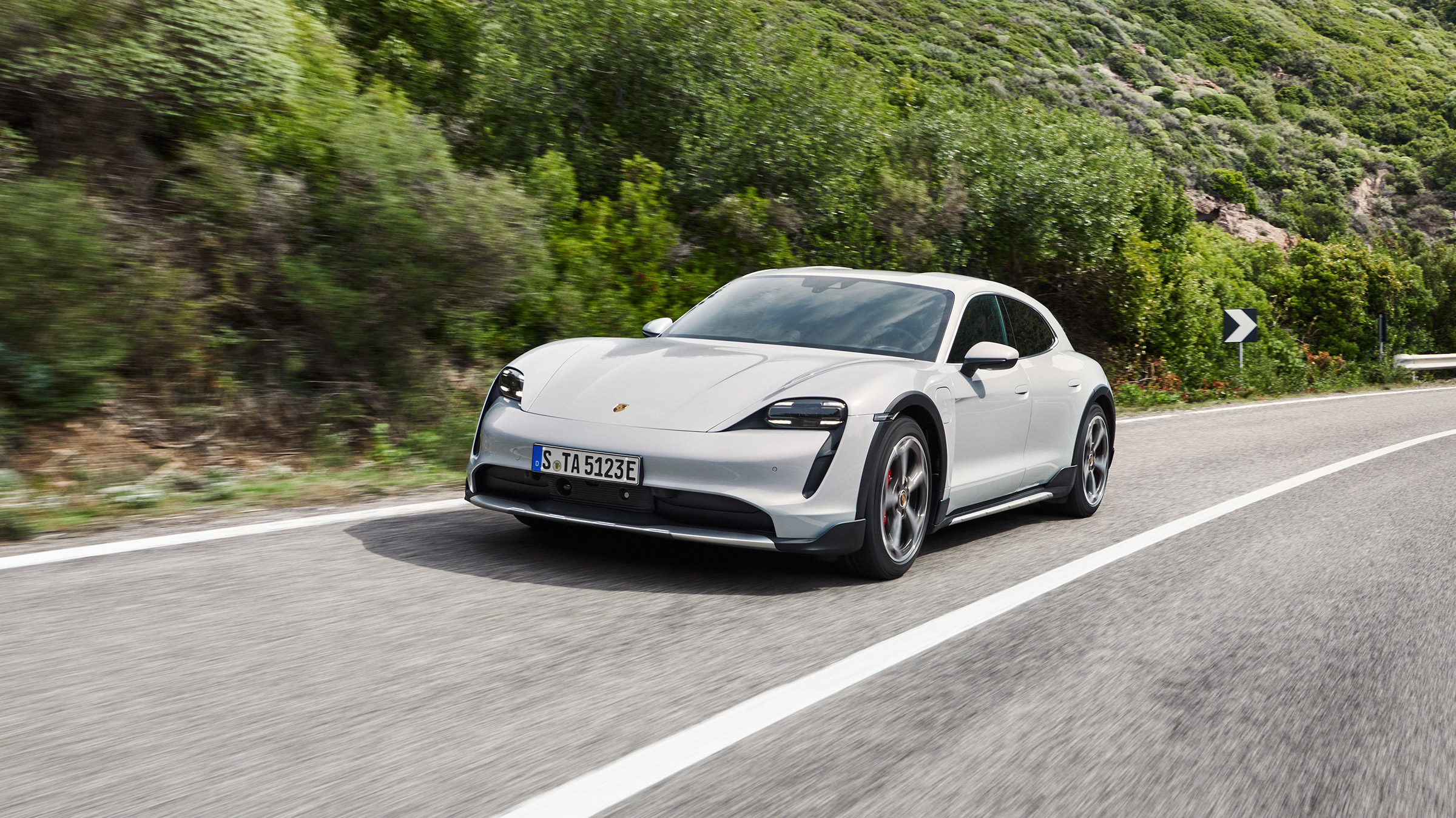 Porsche Taycan Cross Turismo - 4S front