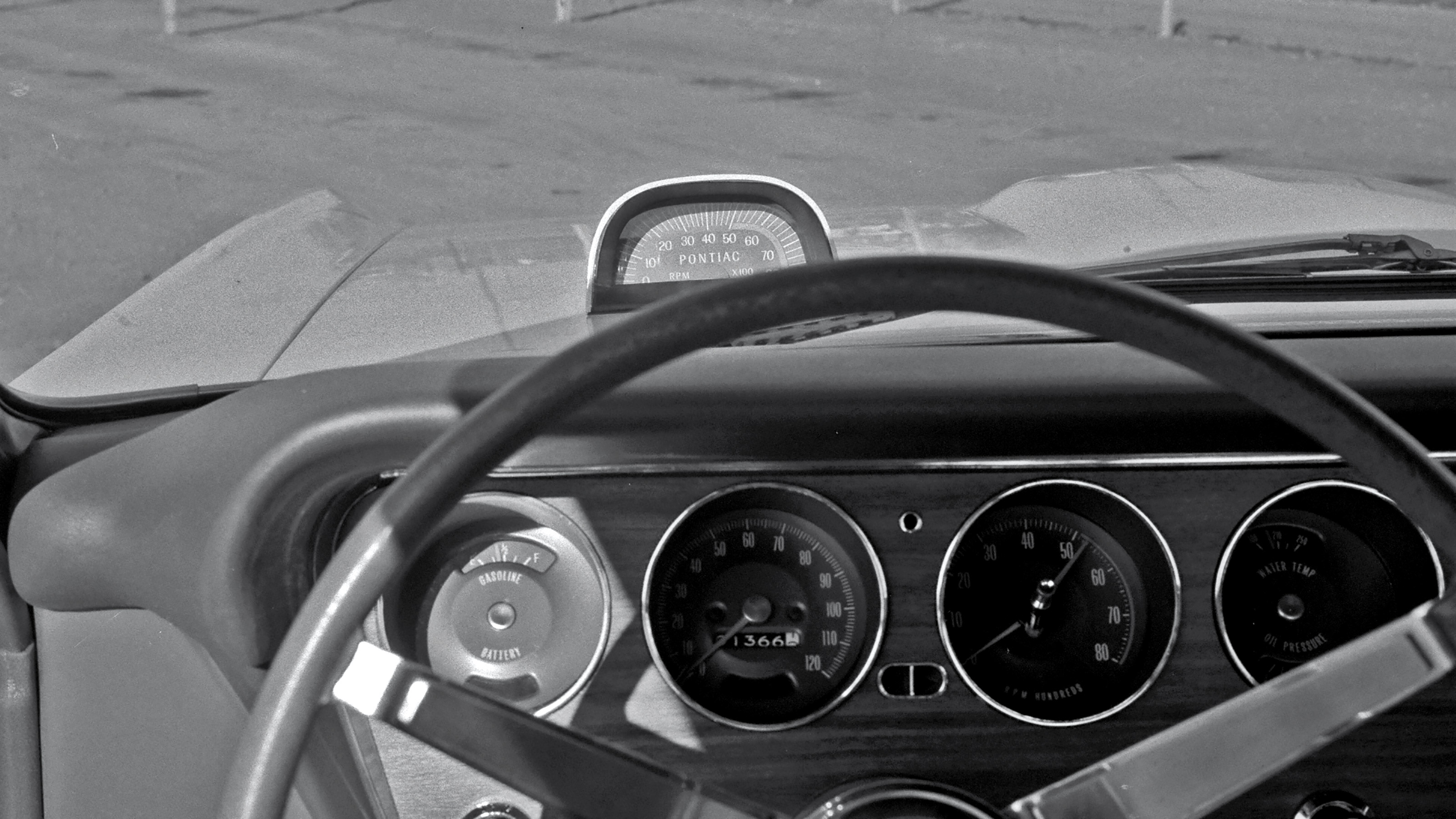 Pontiac GTO hood tach