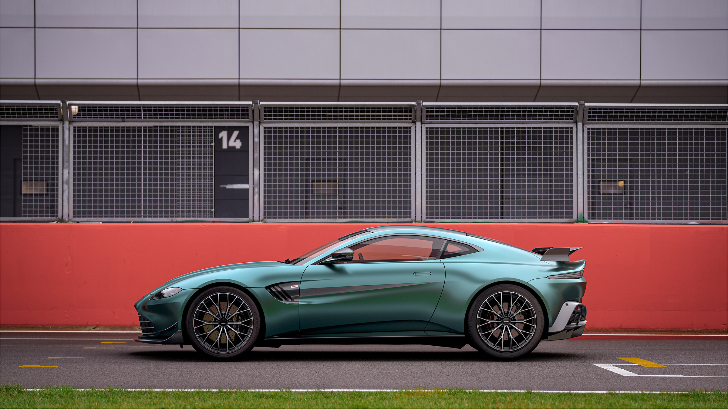 Aston Martin Vantage F1 Edition side
