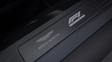 Aston Martin Vantage F1 Edition sill