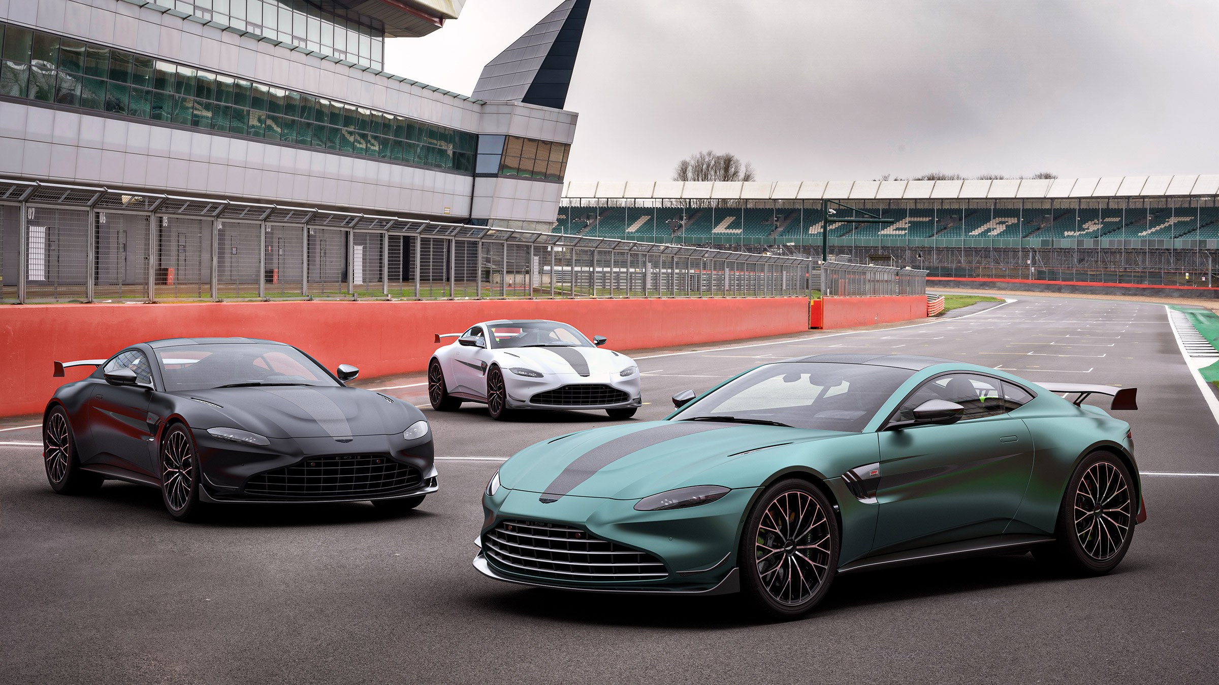Aston Martin Vantage F1 Edition colours