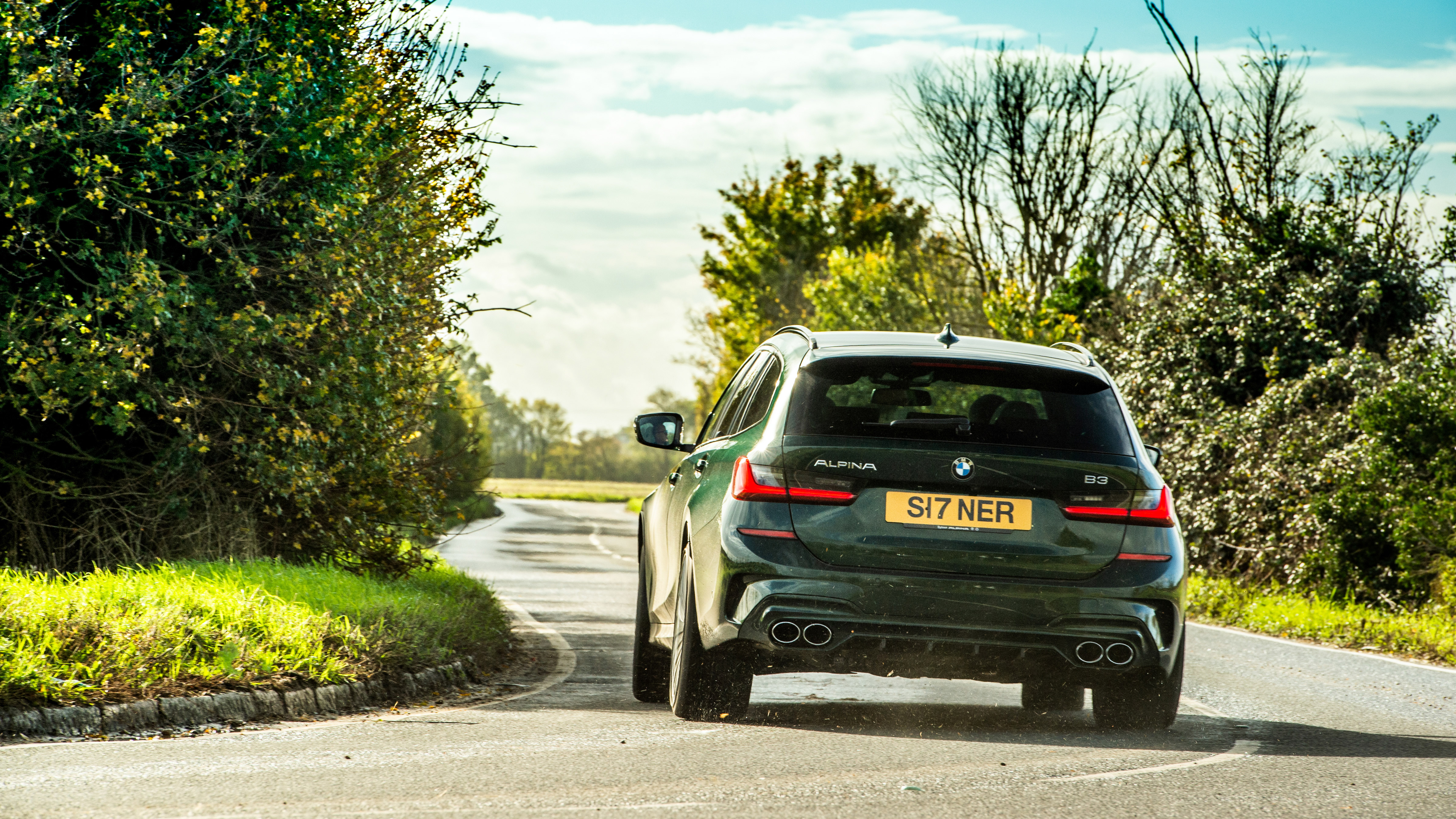 Alpina B3 Touring – rear cornering