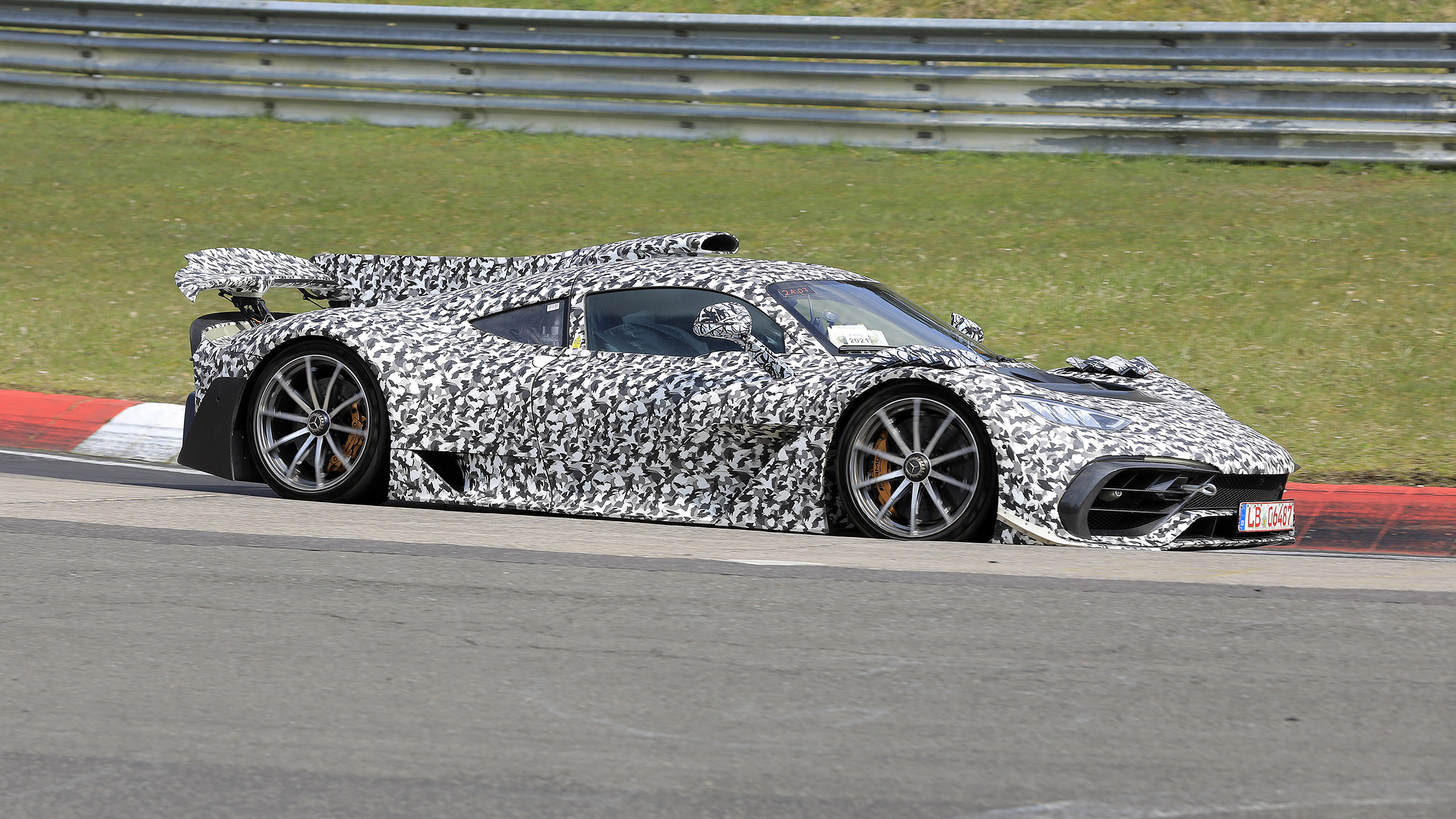 Mercedes-AMG Project One – side