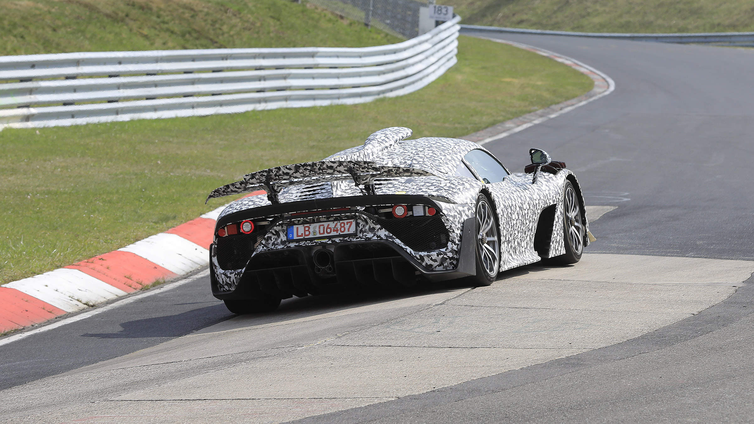 Mercedes-AMG Project One – 