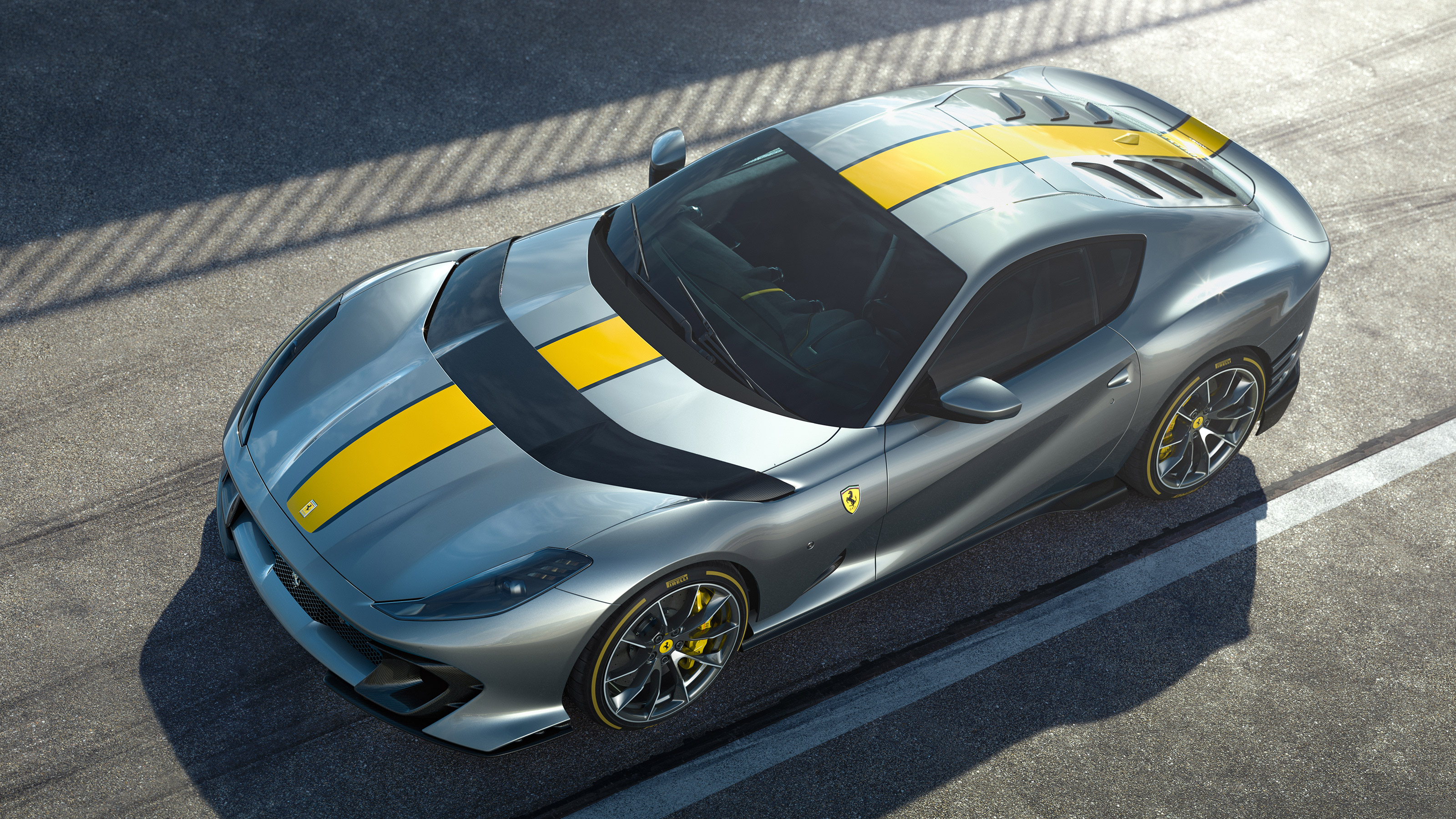 Ferrari 812 Competizione top