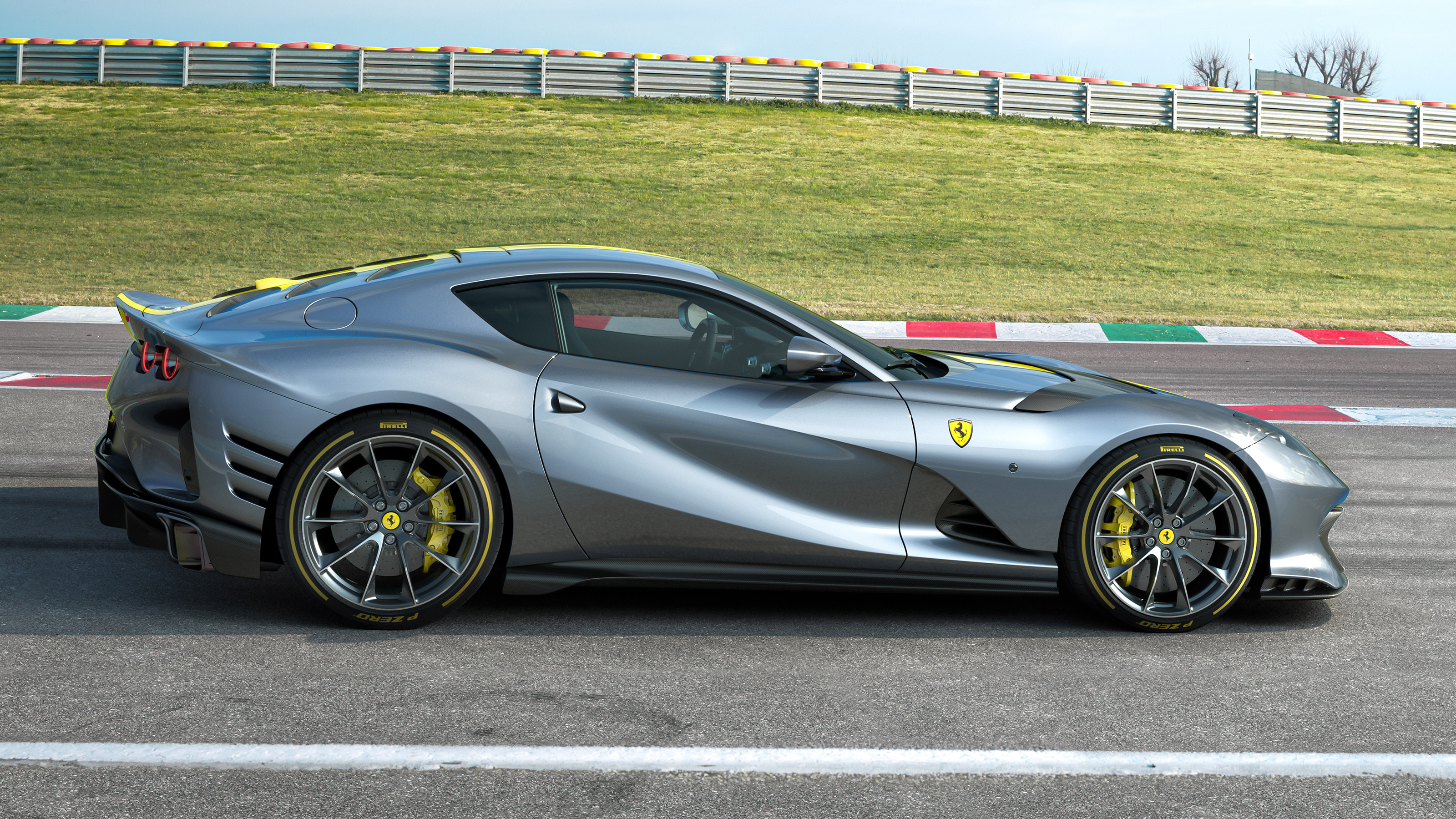 Ferrari 812 Competizione side