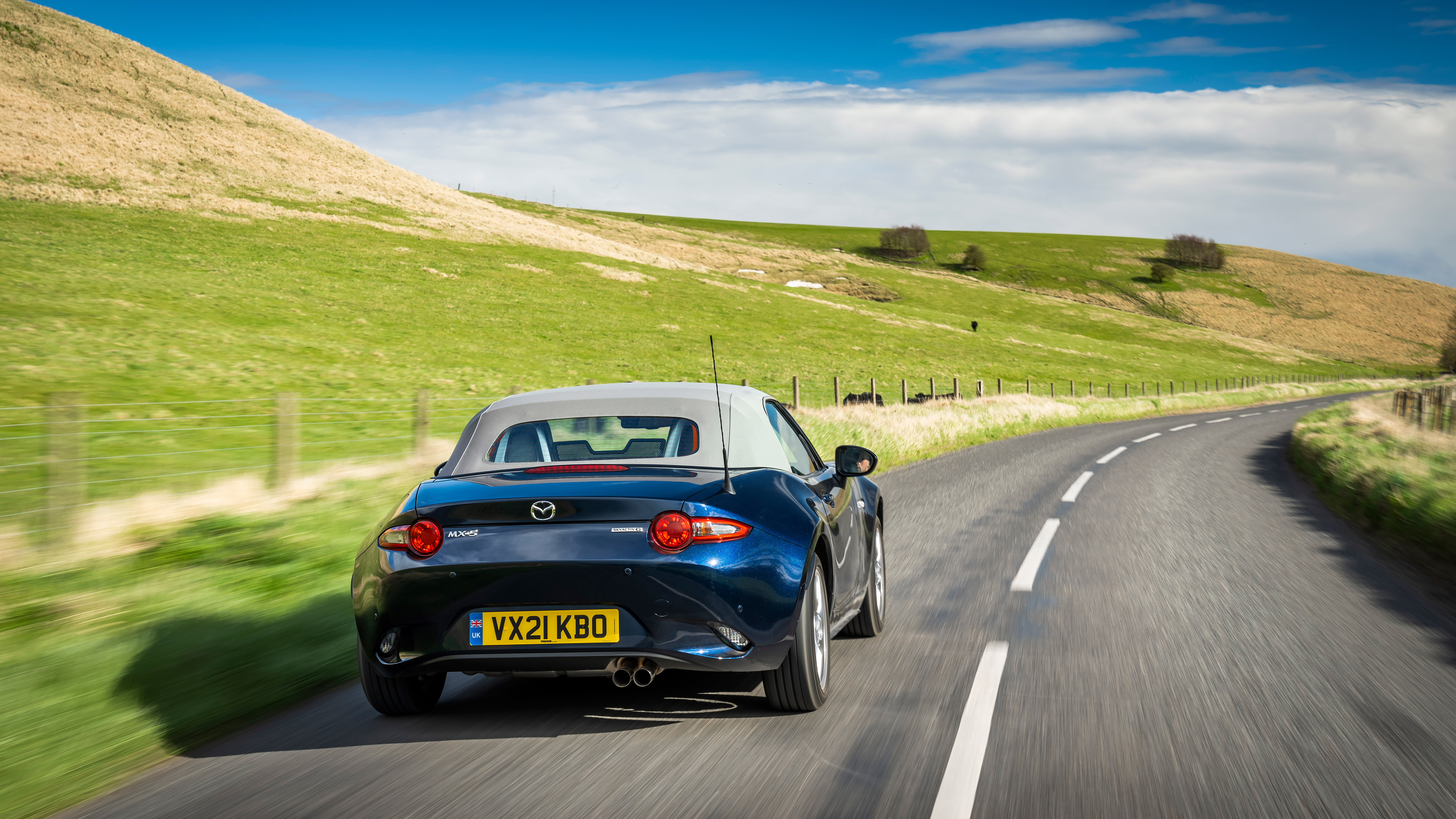 Mazda MX-5 Sport Venture - rear tracking