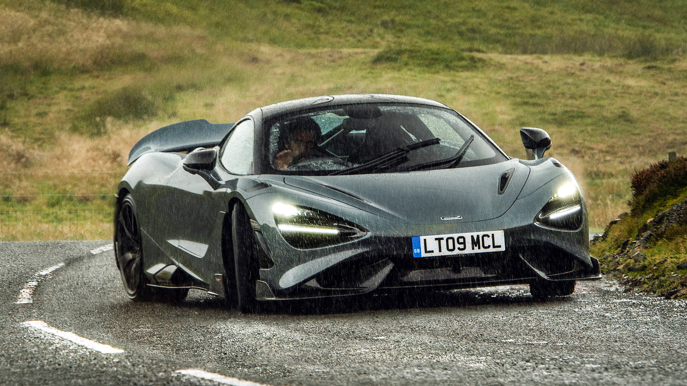 McLaren 765LT – cornering