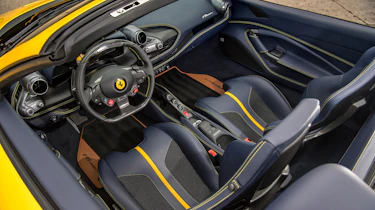 Ferrari F8 Spider - cabin