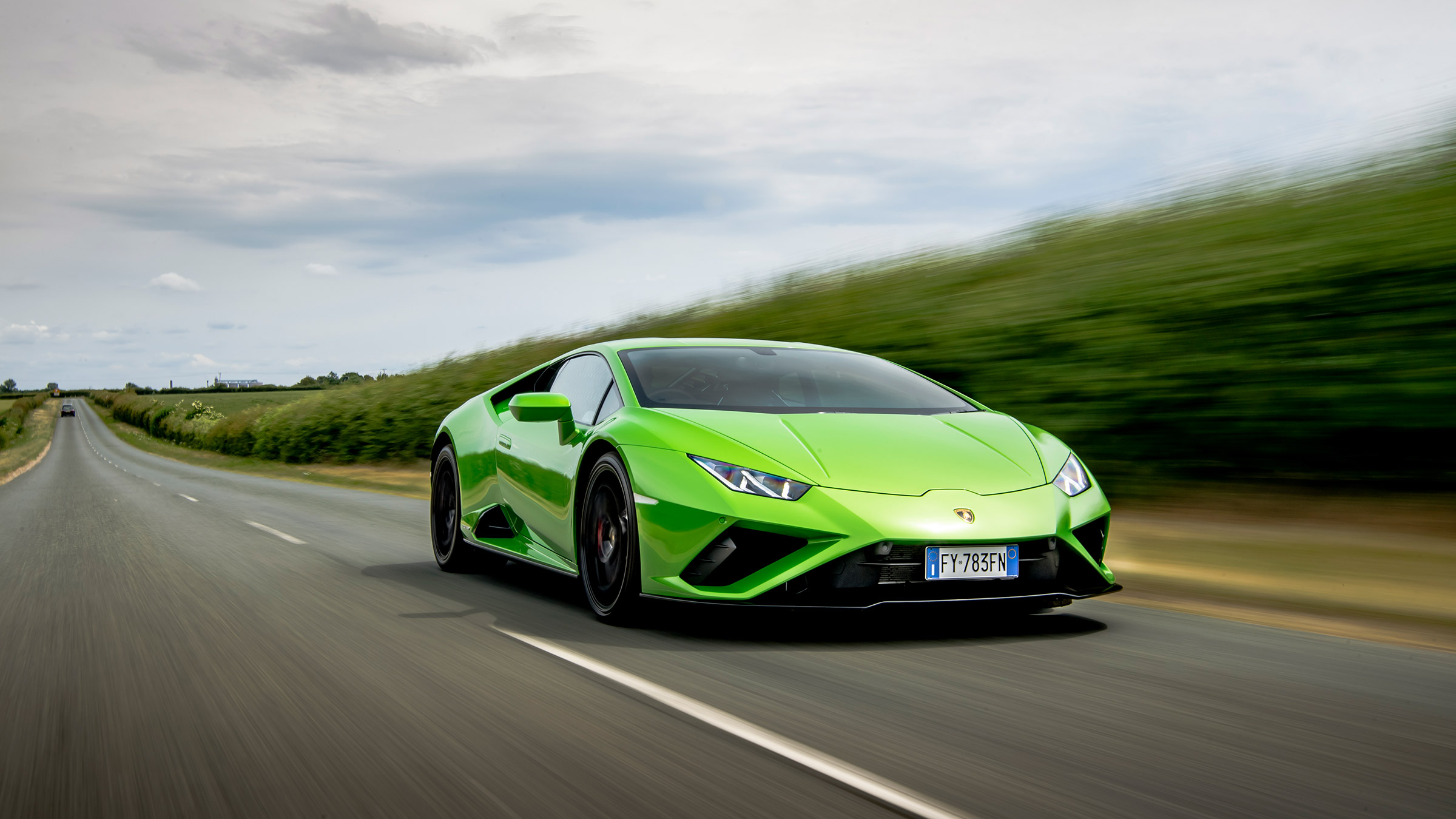 Lamborghini Huracan RWD - front 