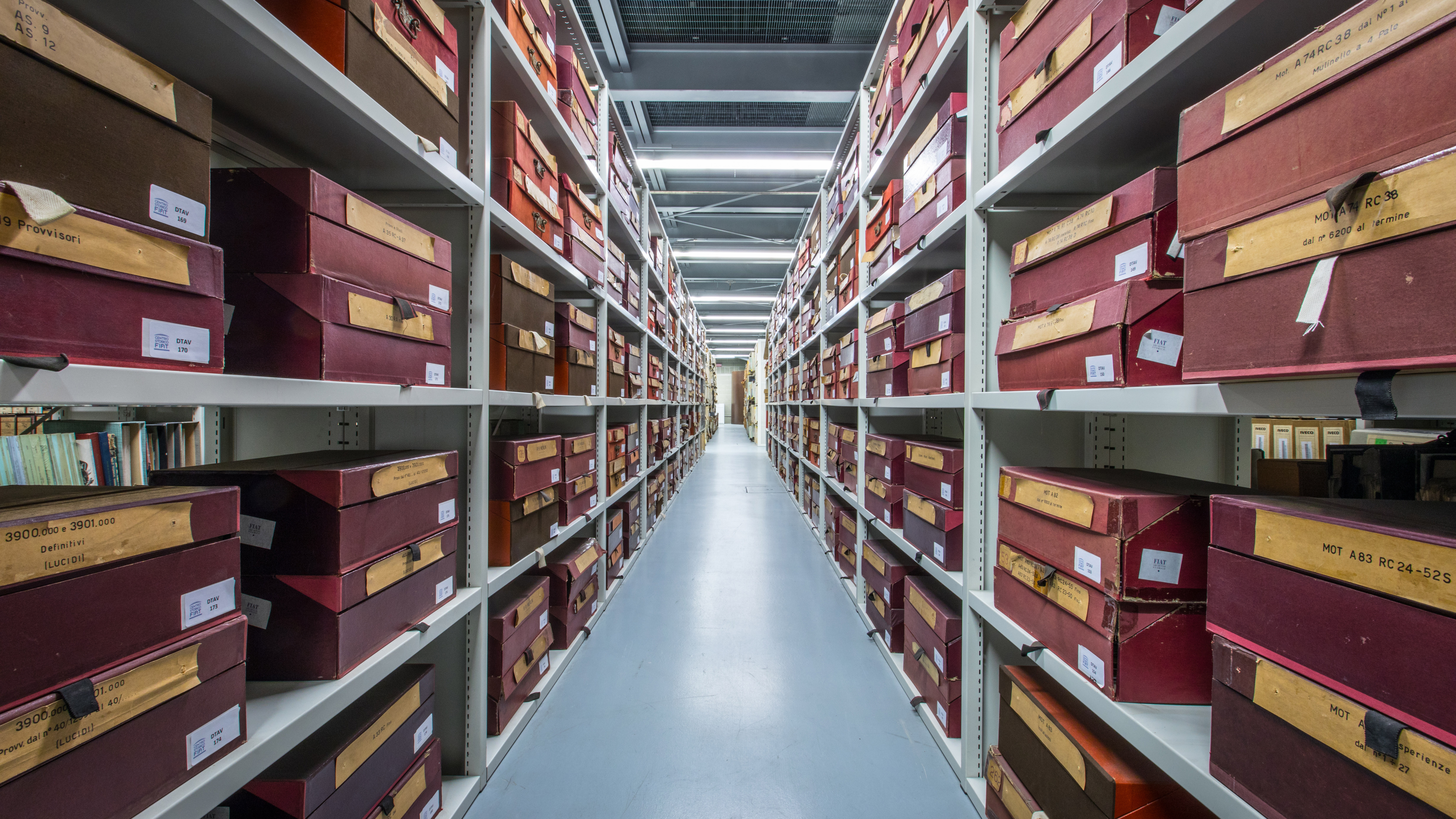 Lancia Heritage Parts – shelves