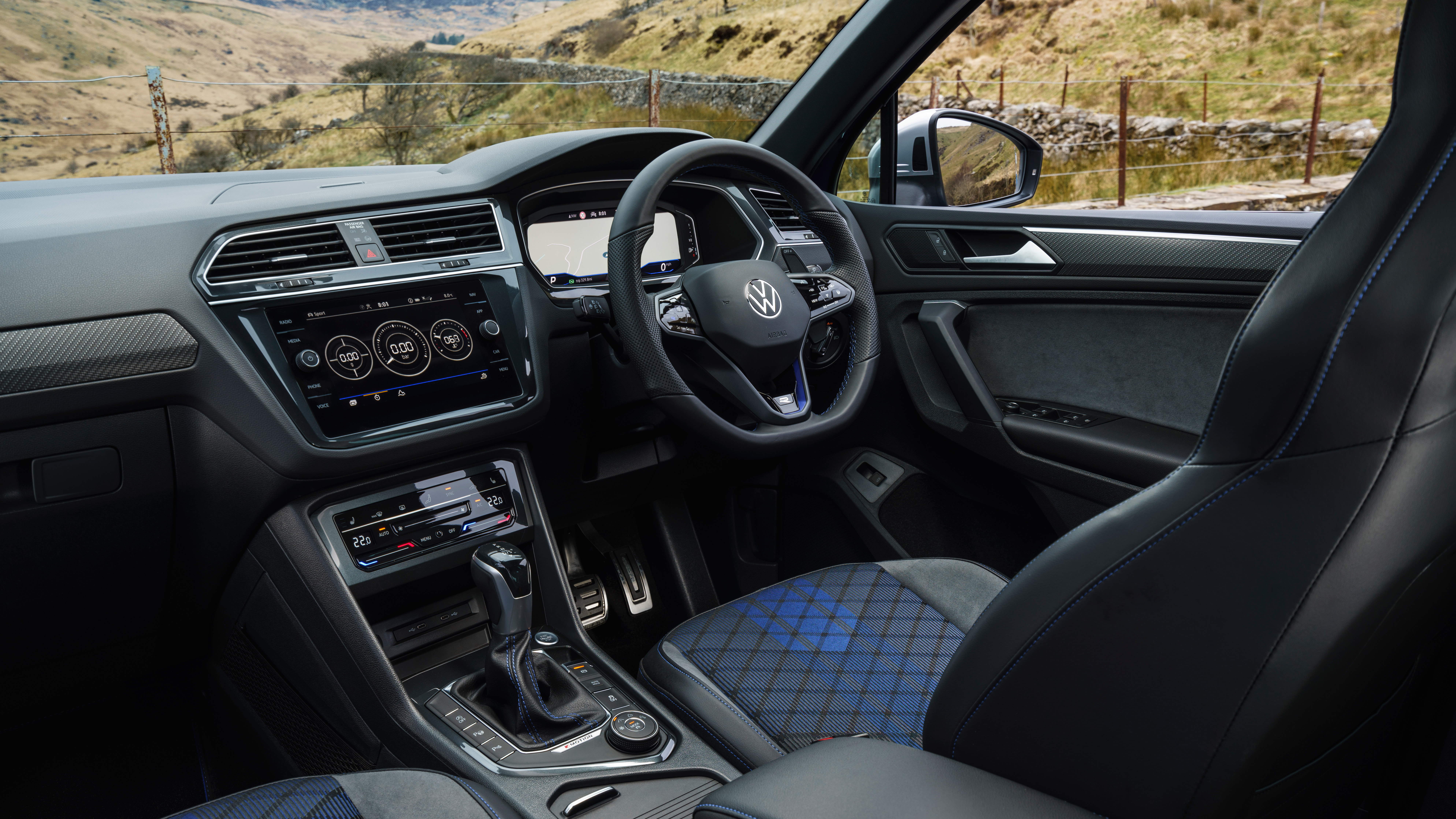 Volkswagen Tiguan R – dash