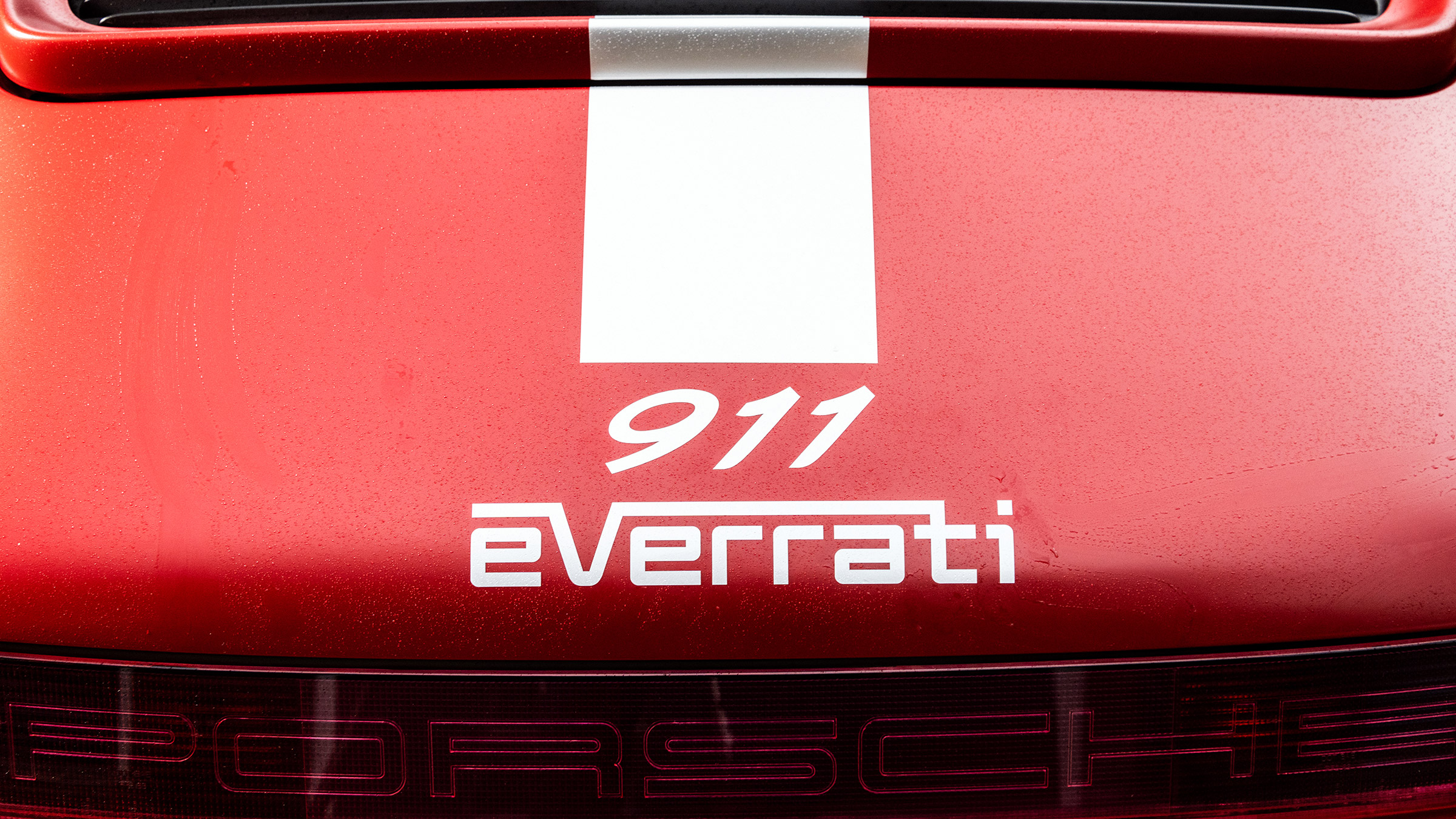 Everrati Porsche 964 – badge